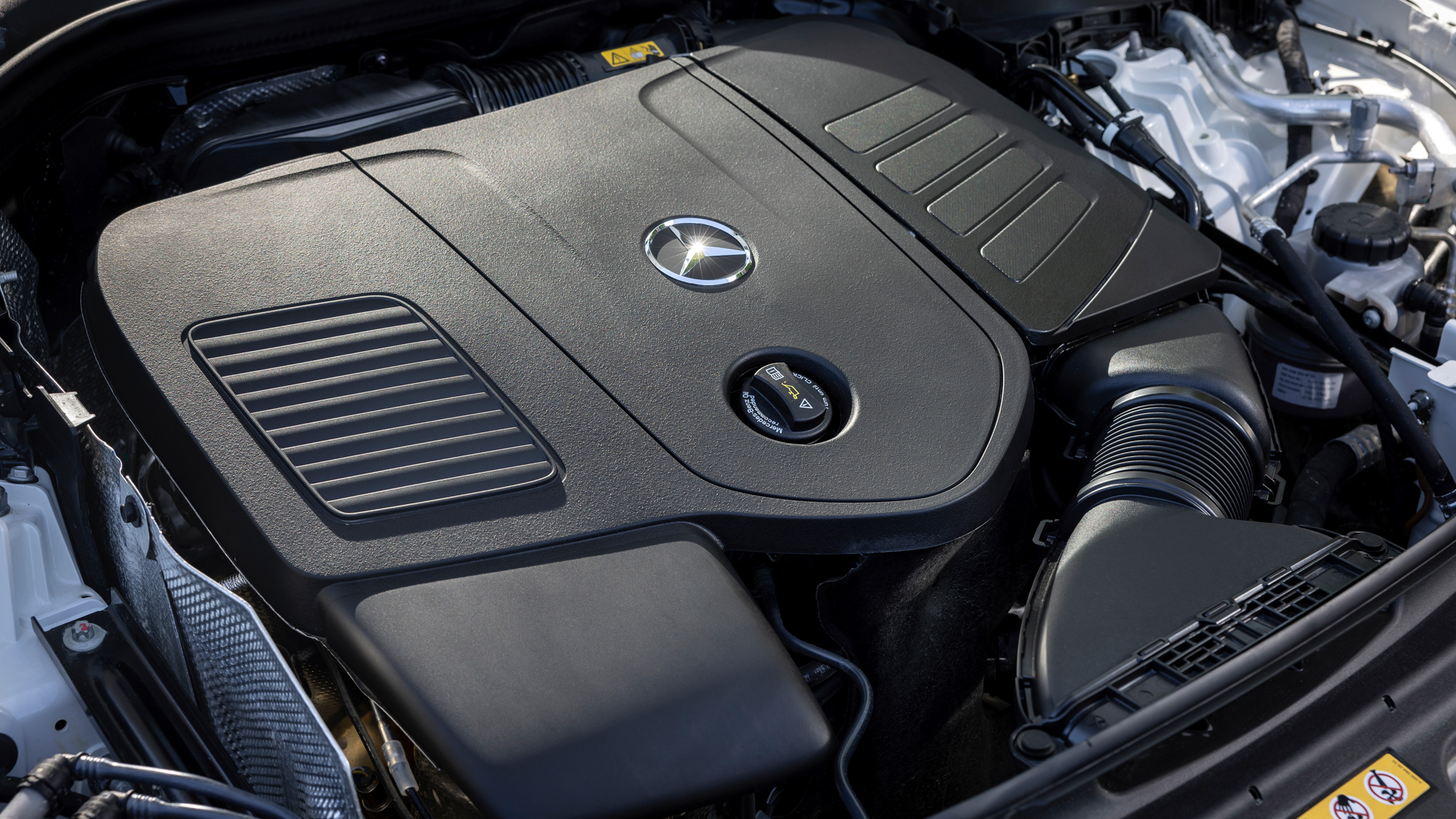 033 2024 Mercedes Benz GLC300 e PHEV engine detail