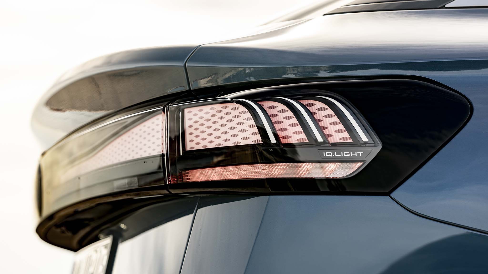 003 2025 volkswagen vw id7 electric sedan tailight