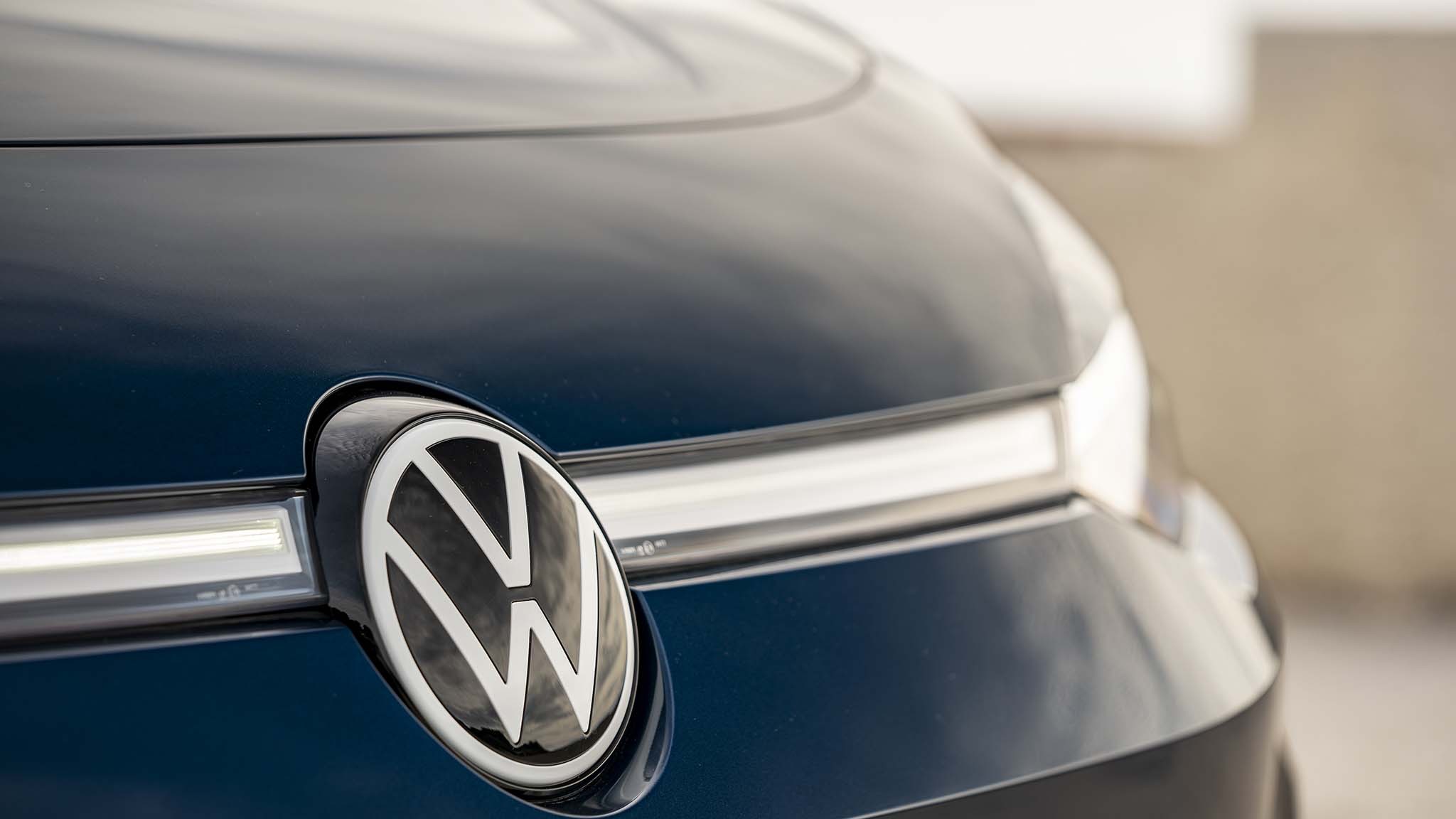 004 2025 volkswagen vw id7 electric sedan logo