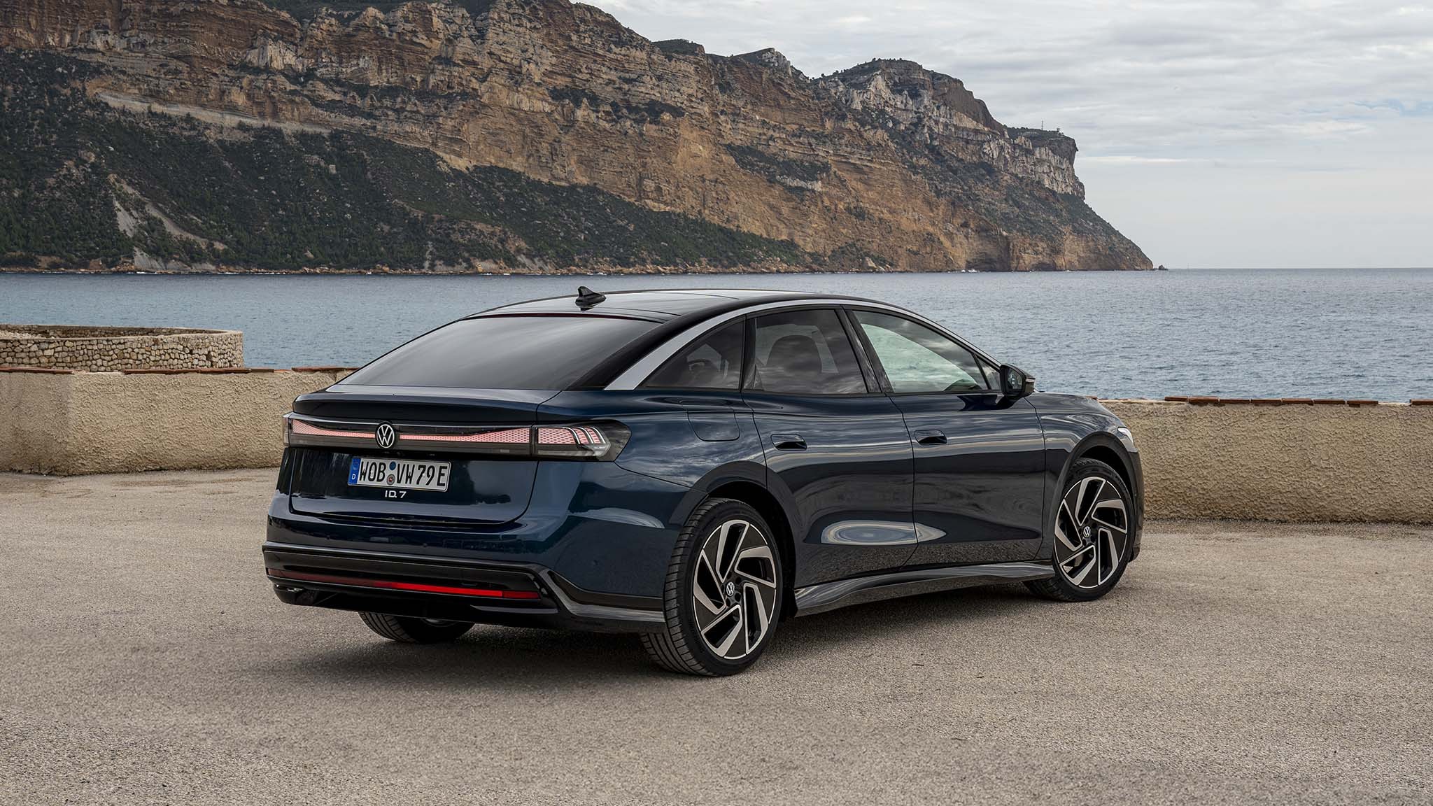 015 2025 volkswagen vw id7 electric sedan rear view