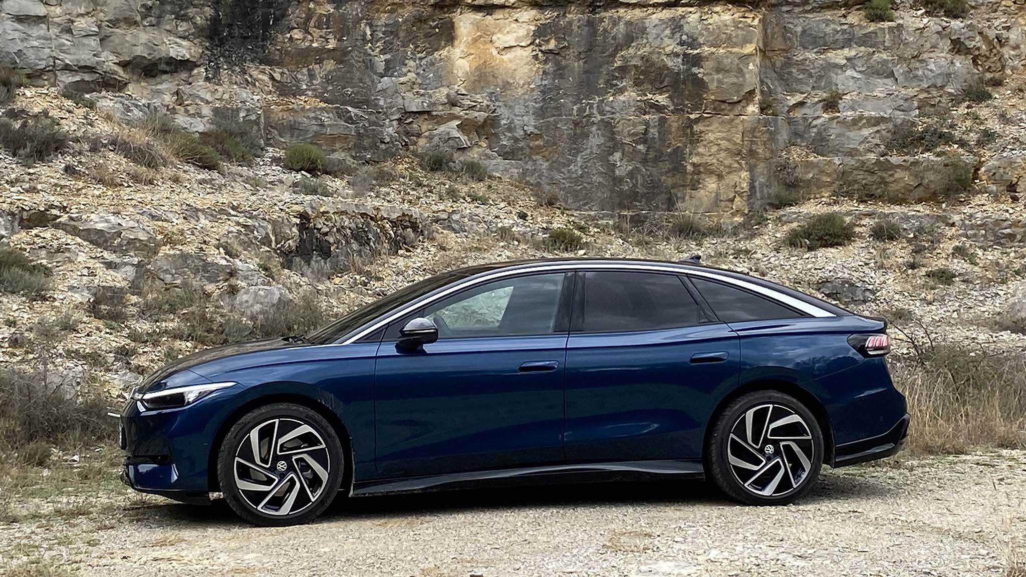 022 2025 volkswagen vw id7 electric sedan side profile