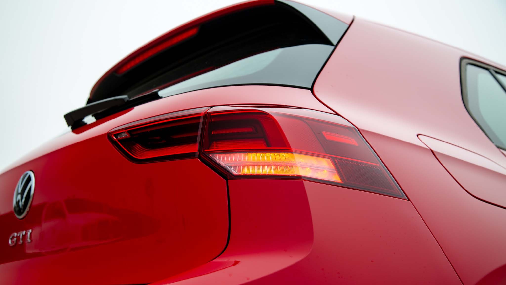 024 2024 volkswagen golf gti taillight