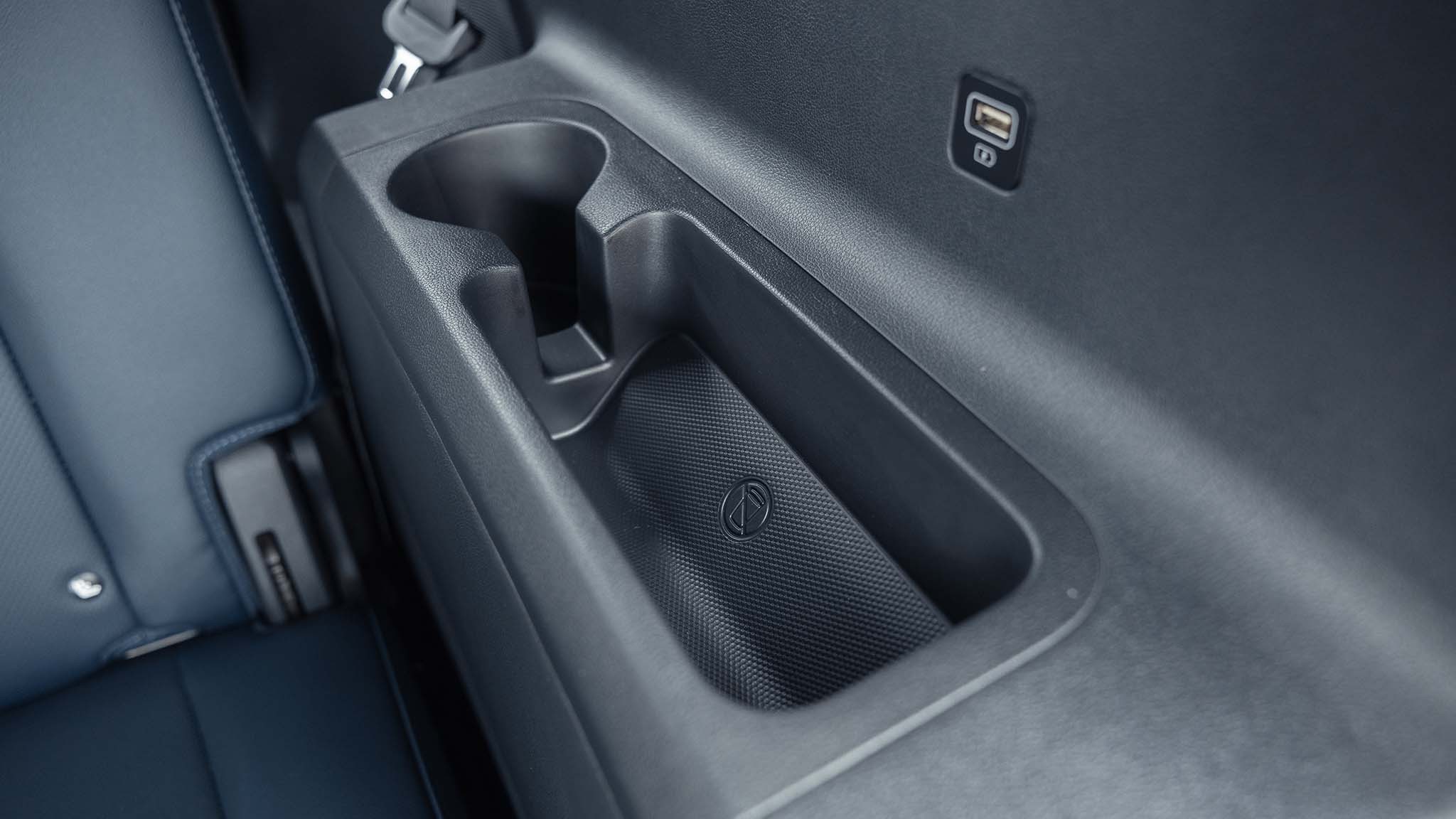 004 2023 kia sorento phev cup holder