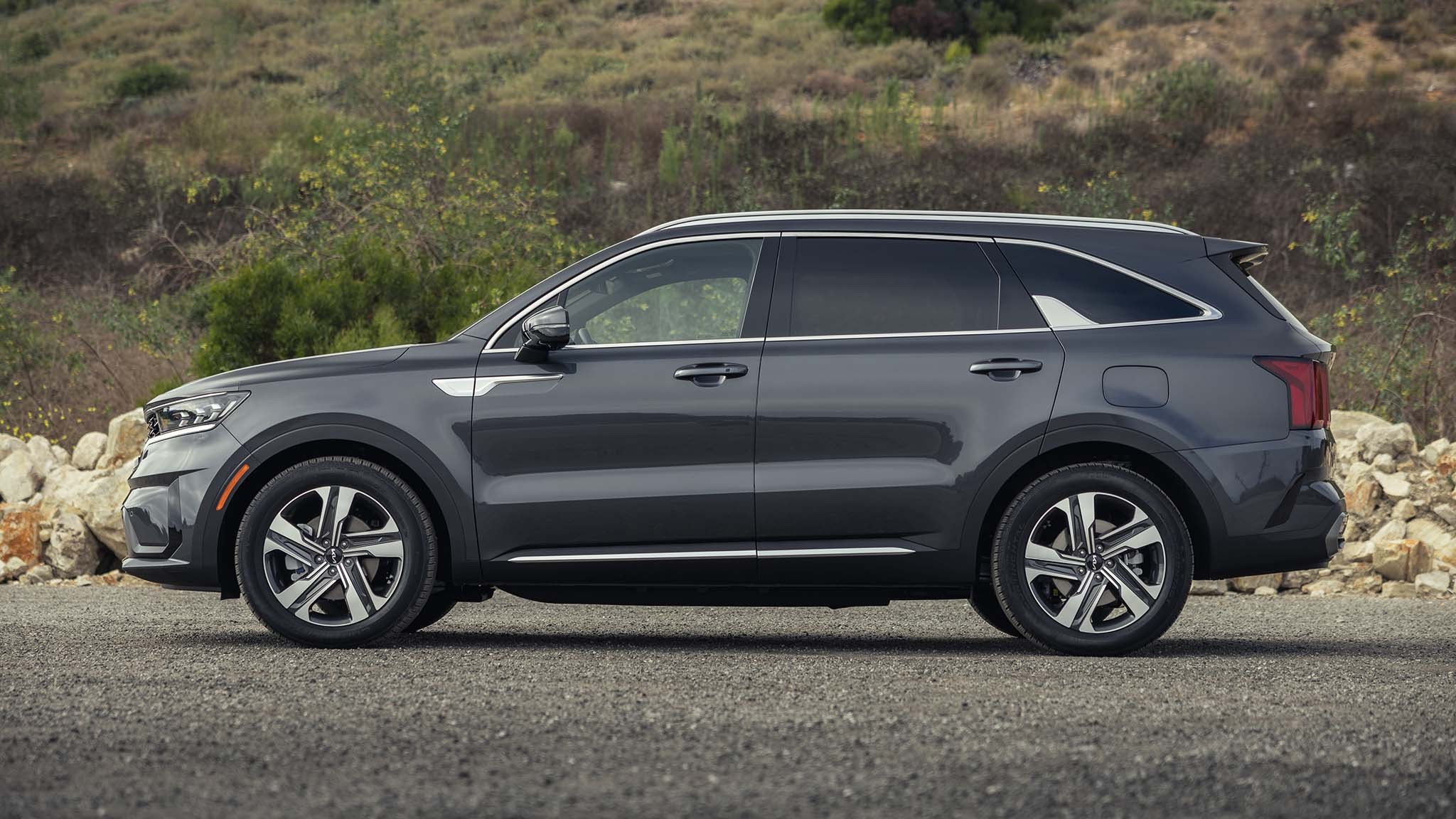 032 2023 kia sorento phev side view