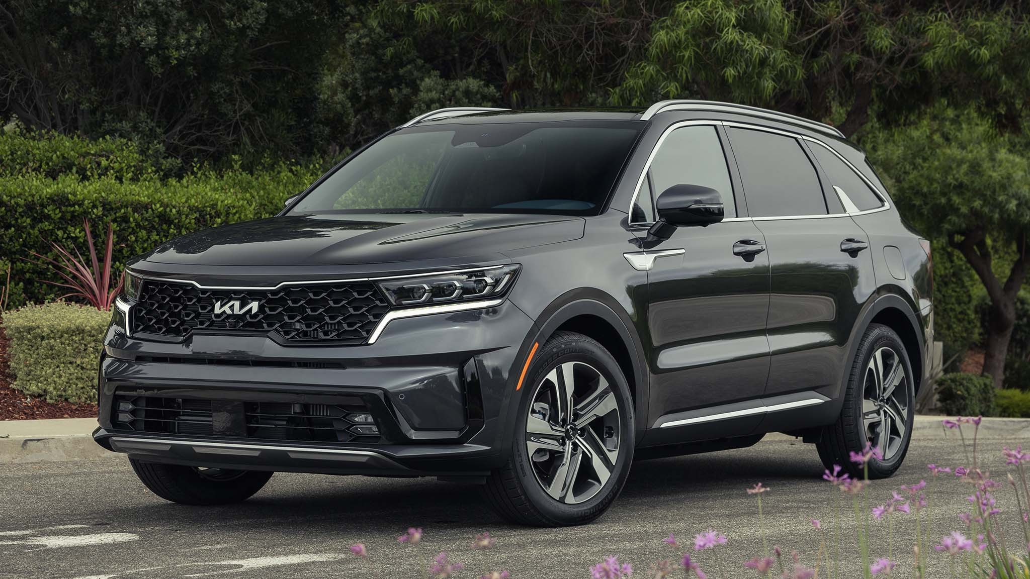 034 2023 kia sorento phev front three quarter