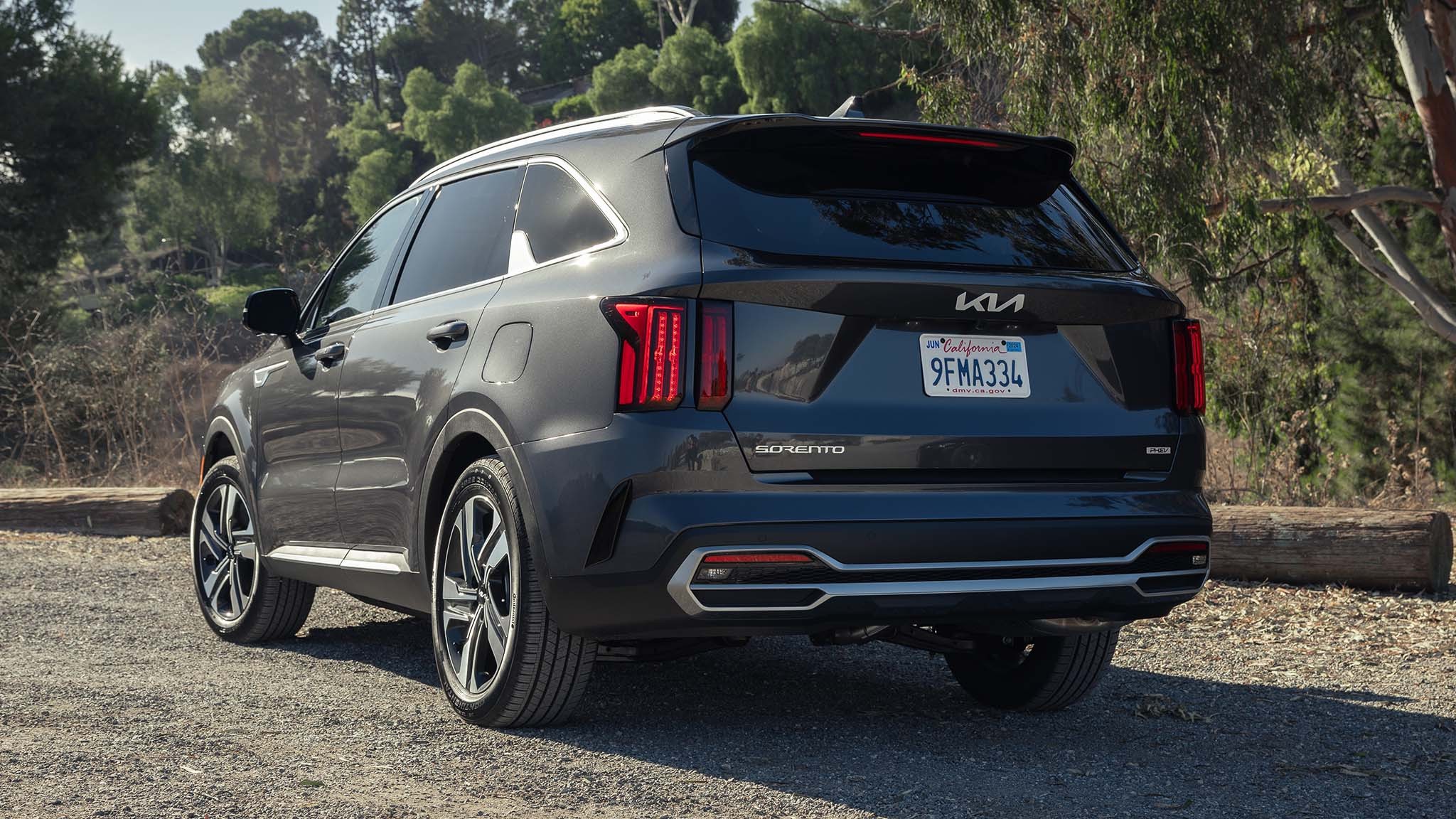 037 2023 kia sorento phev rear view