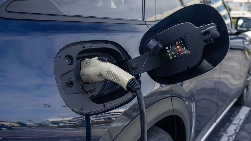 036 2024 mazda cx 90 phev charging