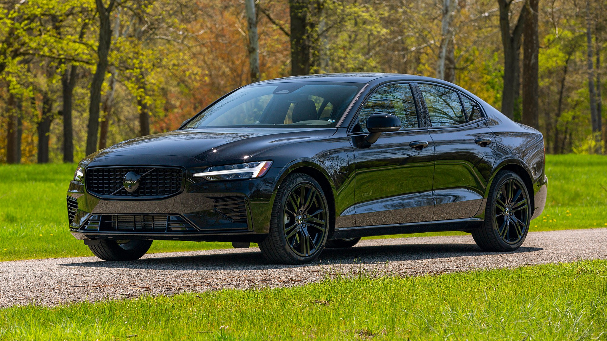 10 2024 Volvo S60 Recharge AWD Black Edition front view