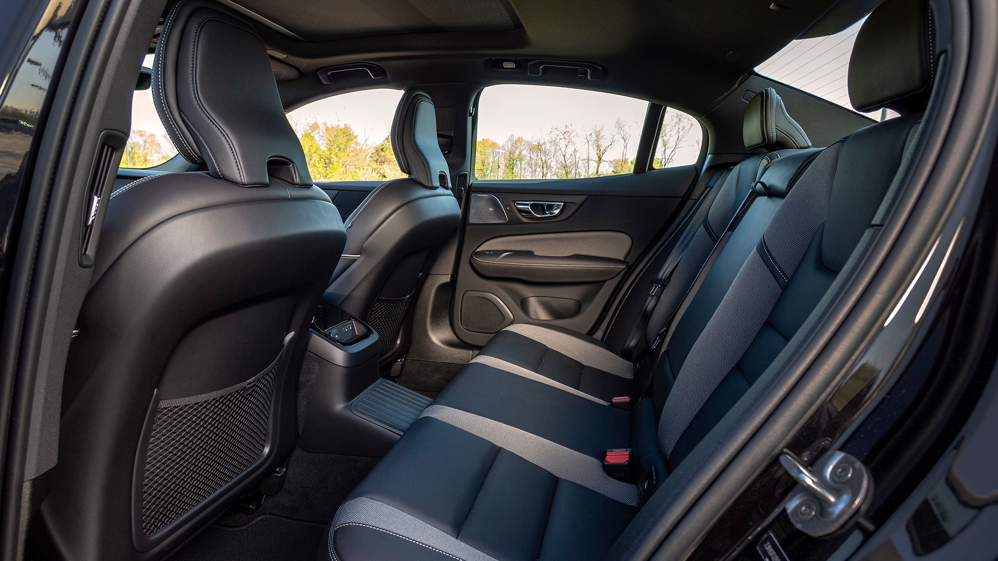 8 2024 Volvo S60 Recharge AWD Black Edition interior