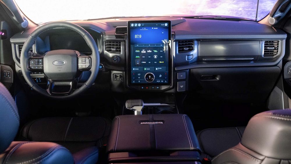 2024 Ford F 150 Lightning Platinum Dark Edition 32