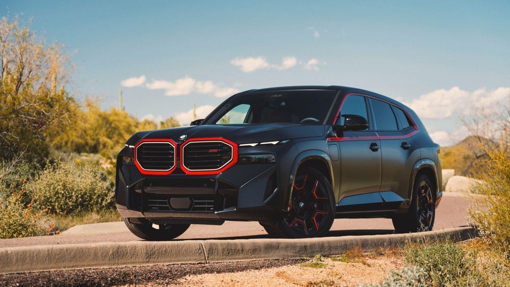 032 2024 BMW XM Label front three quarters