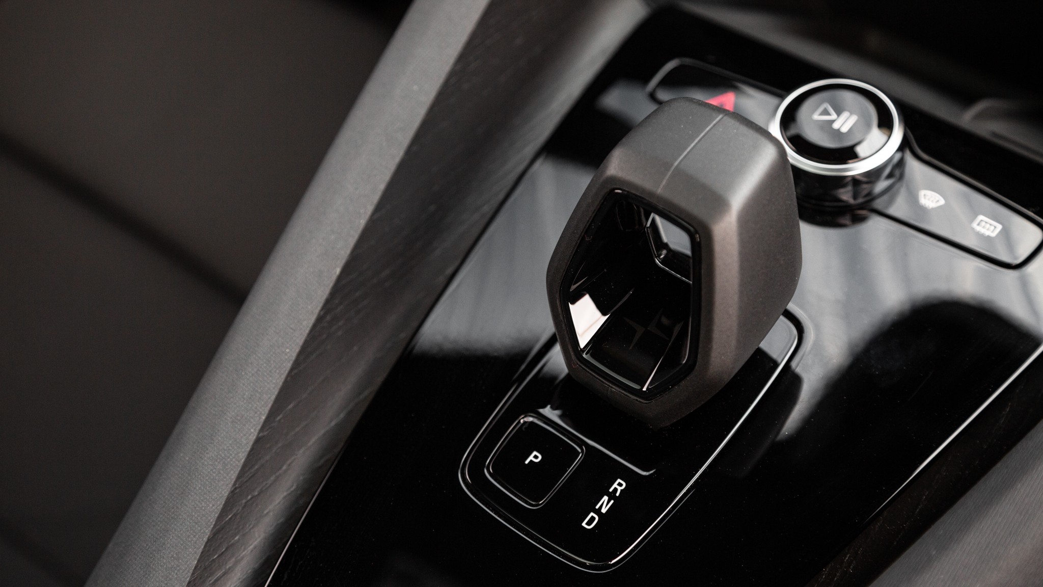 005 2024 Polestar 2 RWD gear shifter