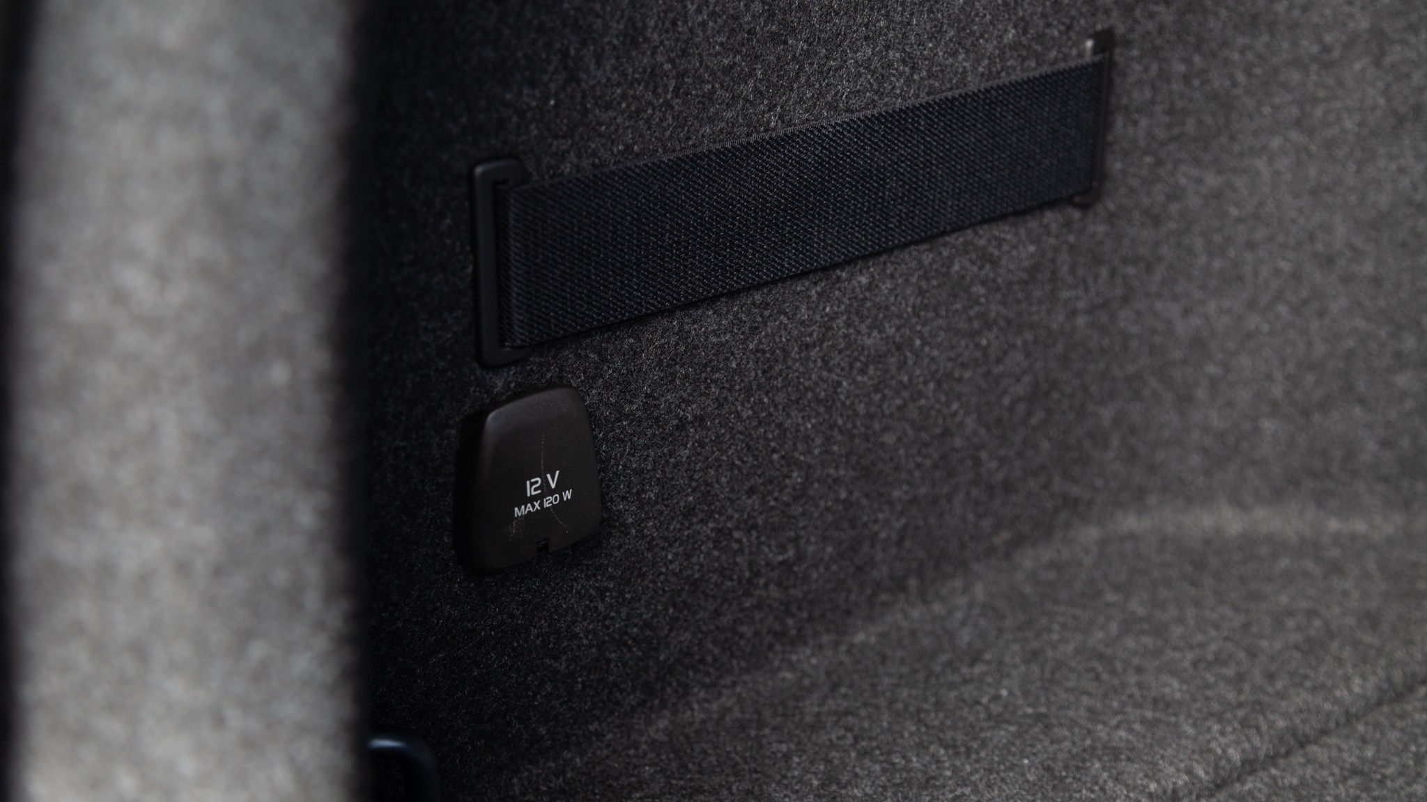 031 2024 Polestar 2 RWD trunk 12V power plug in