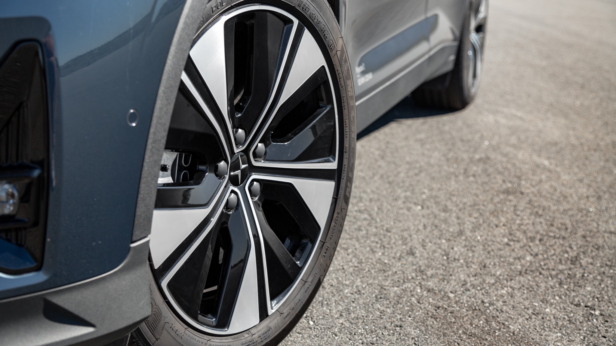 038 2024 Polestar 2 RWD wheels