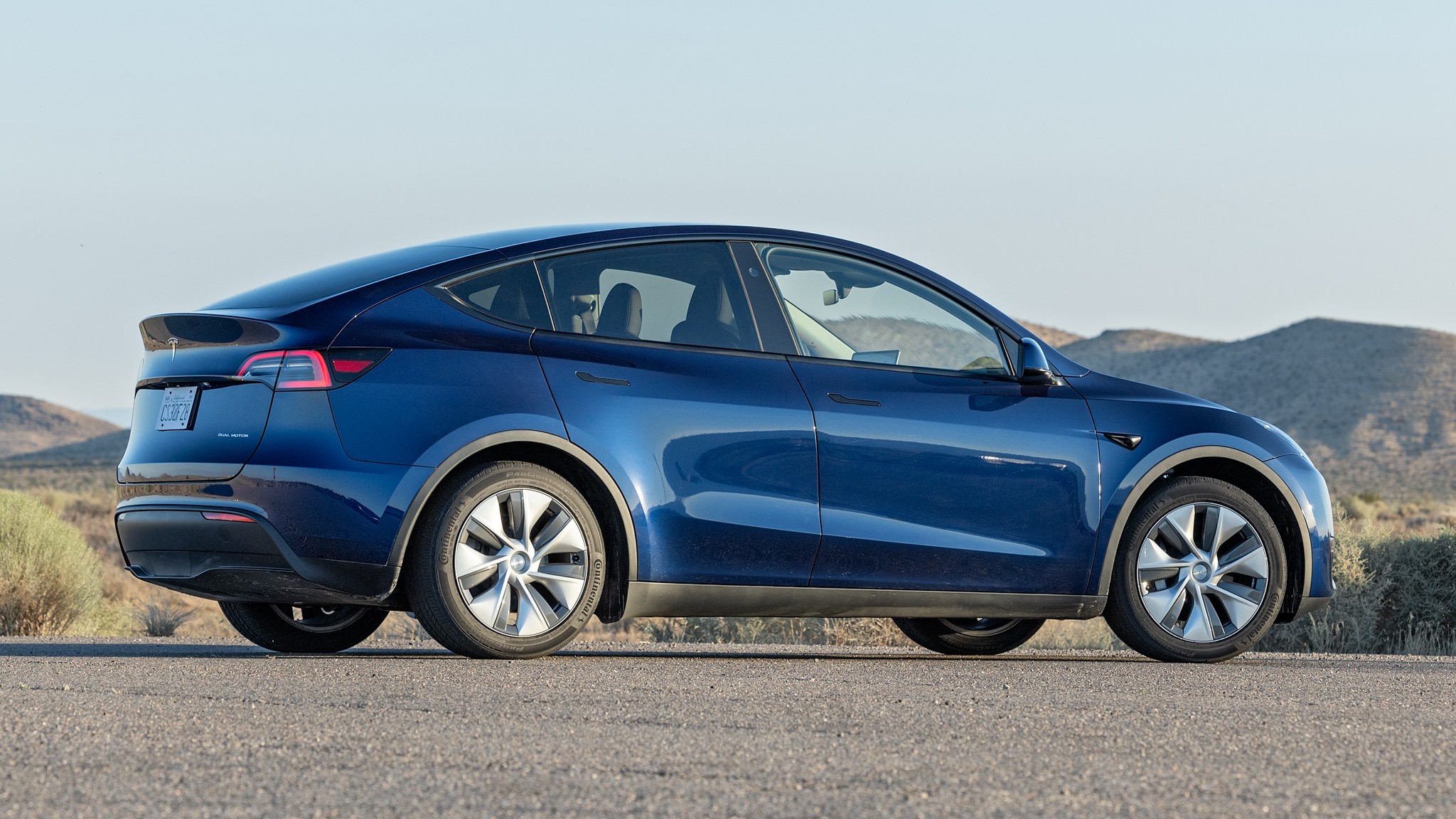 004 2023 tesla model y side profile