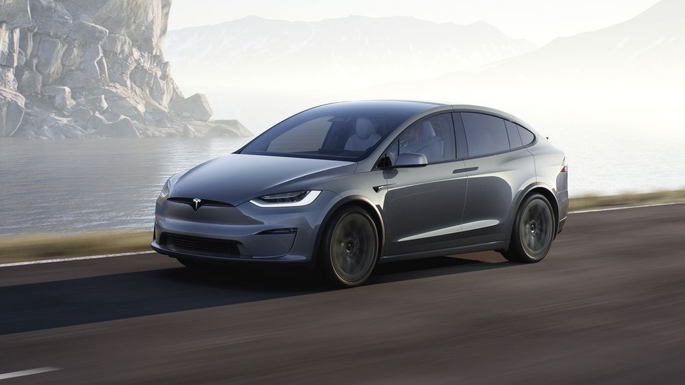 2024 Tesla Model X front view 80