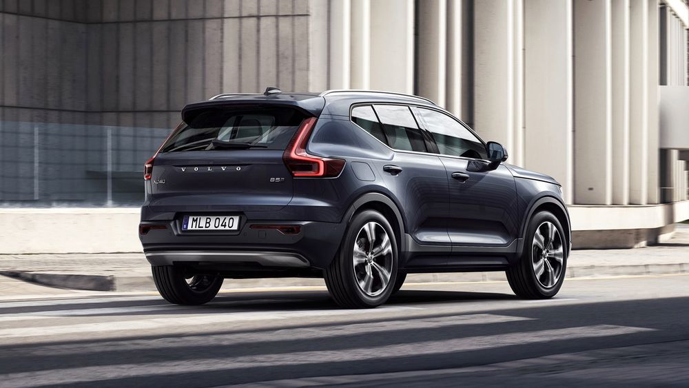 6 2024 Volvo XC40 rear view