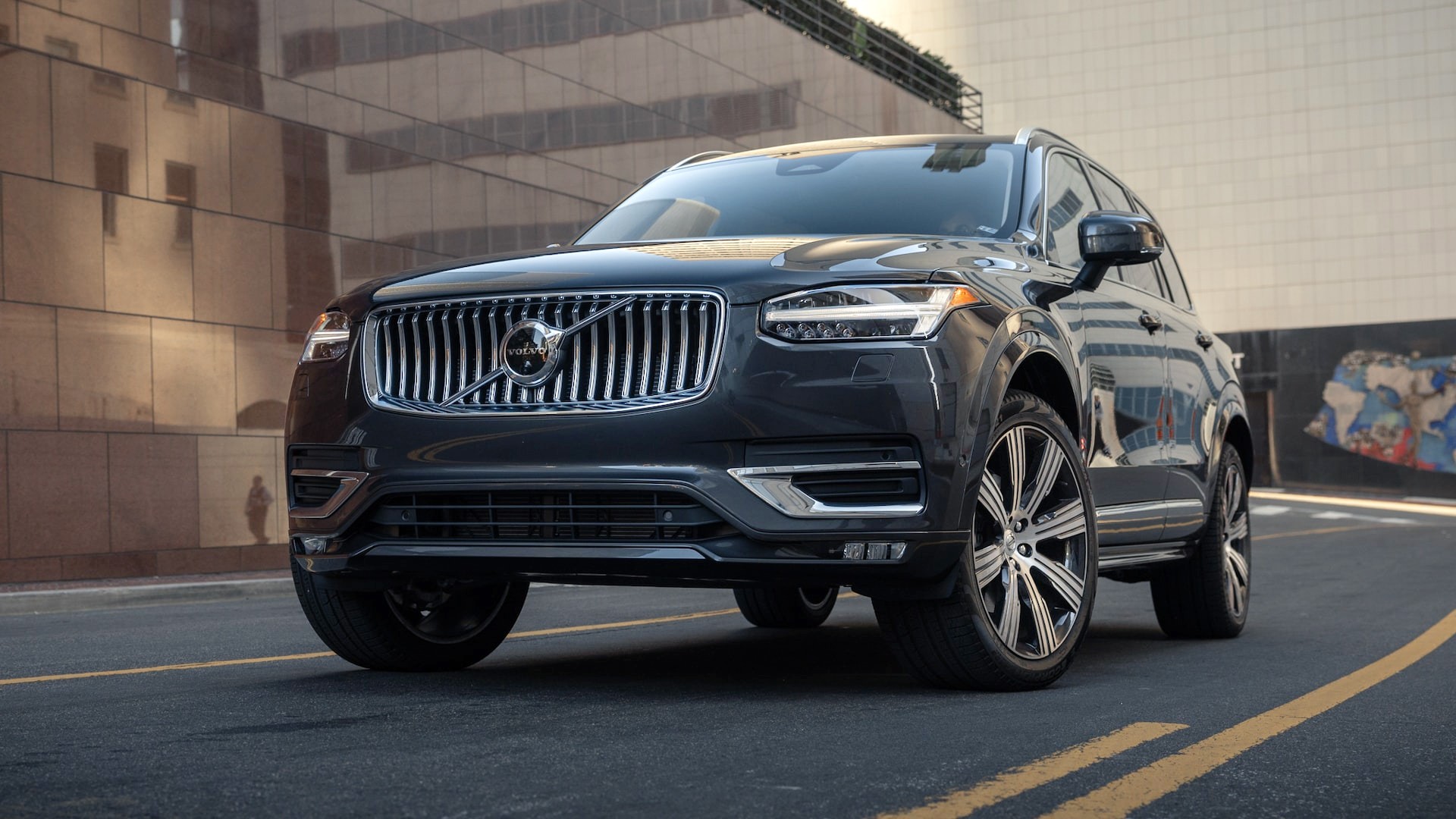 2024 Volvo XC90 31 front three quarter view