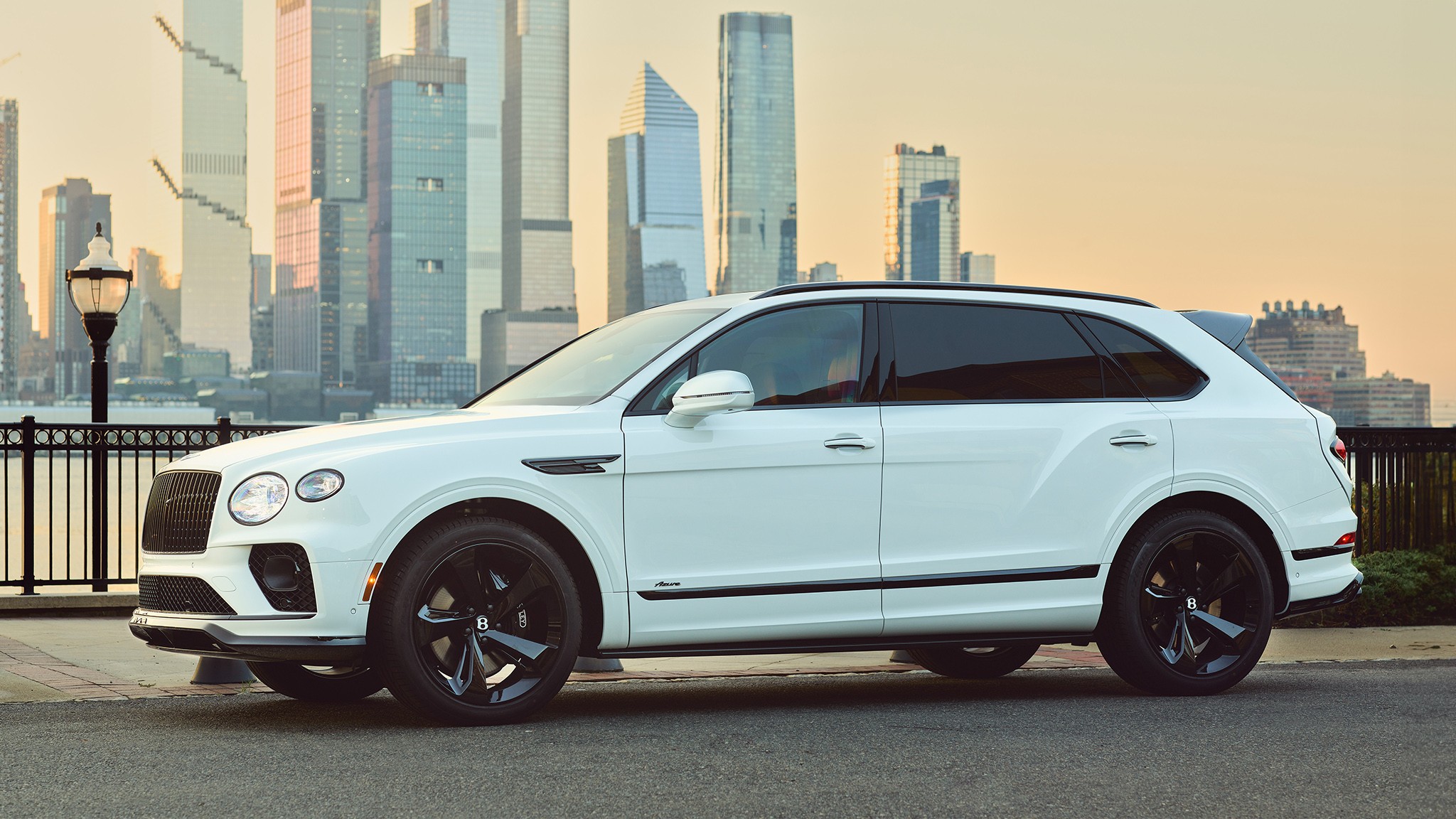 17 2024 Bentley Bentayga side view