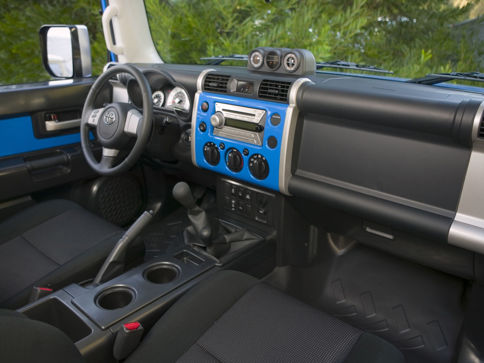 0907 07 z 2009 toyota fJ cruiser front passenger interior