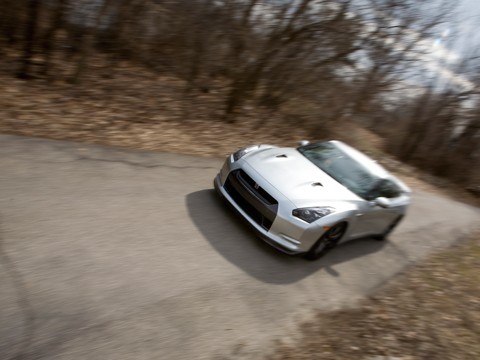 0903 05 z 2010 nissan gT R front three quarter view