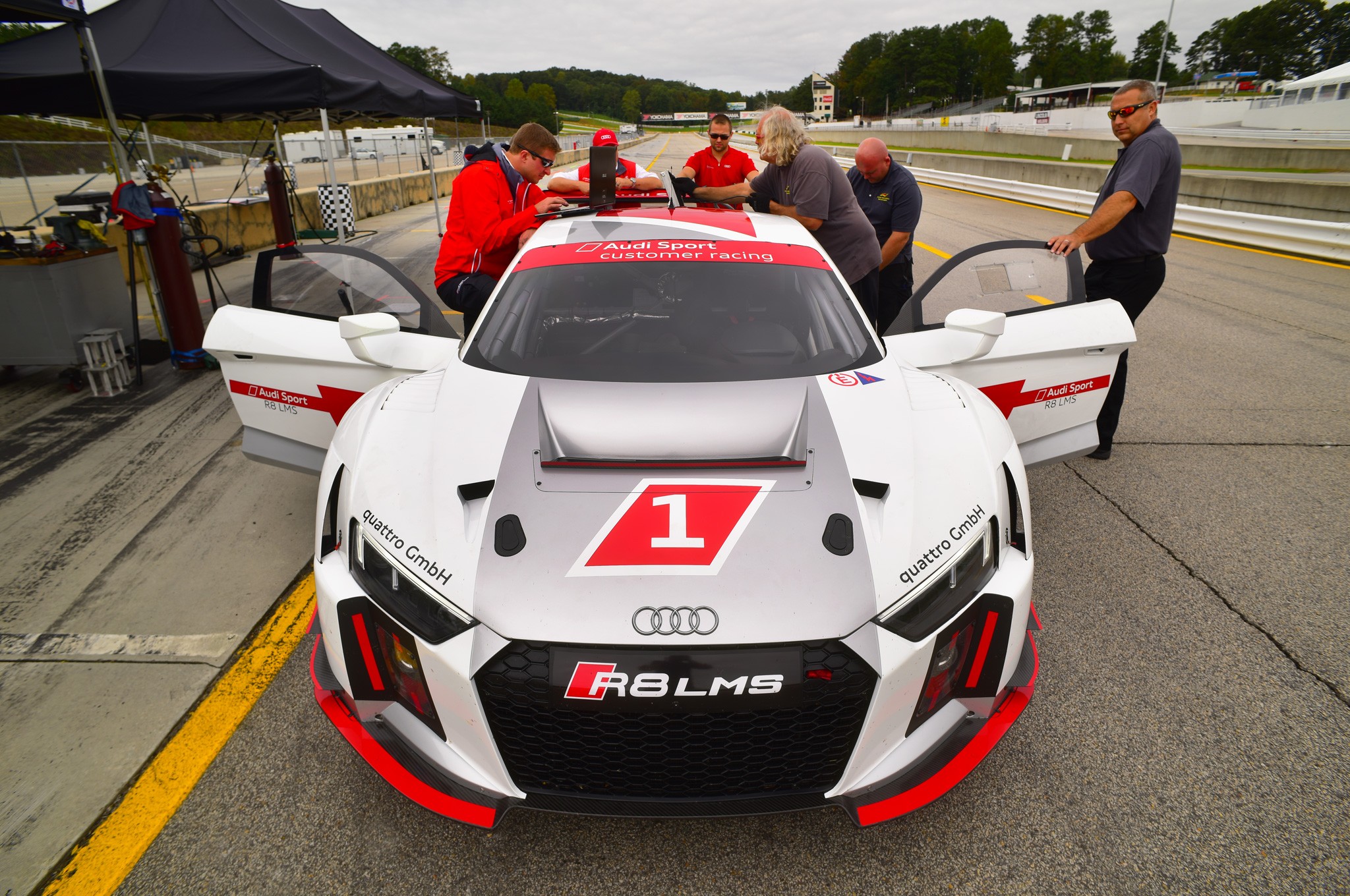 2016 Audi R8 LMS front end 02