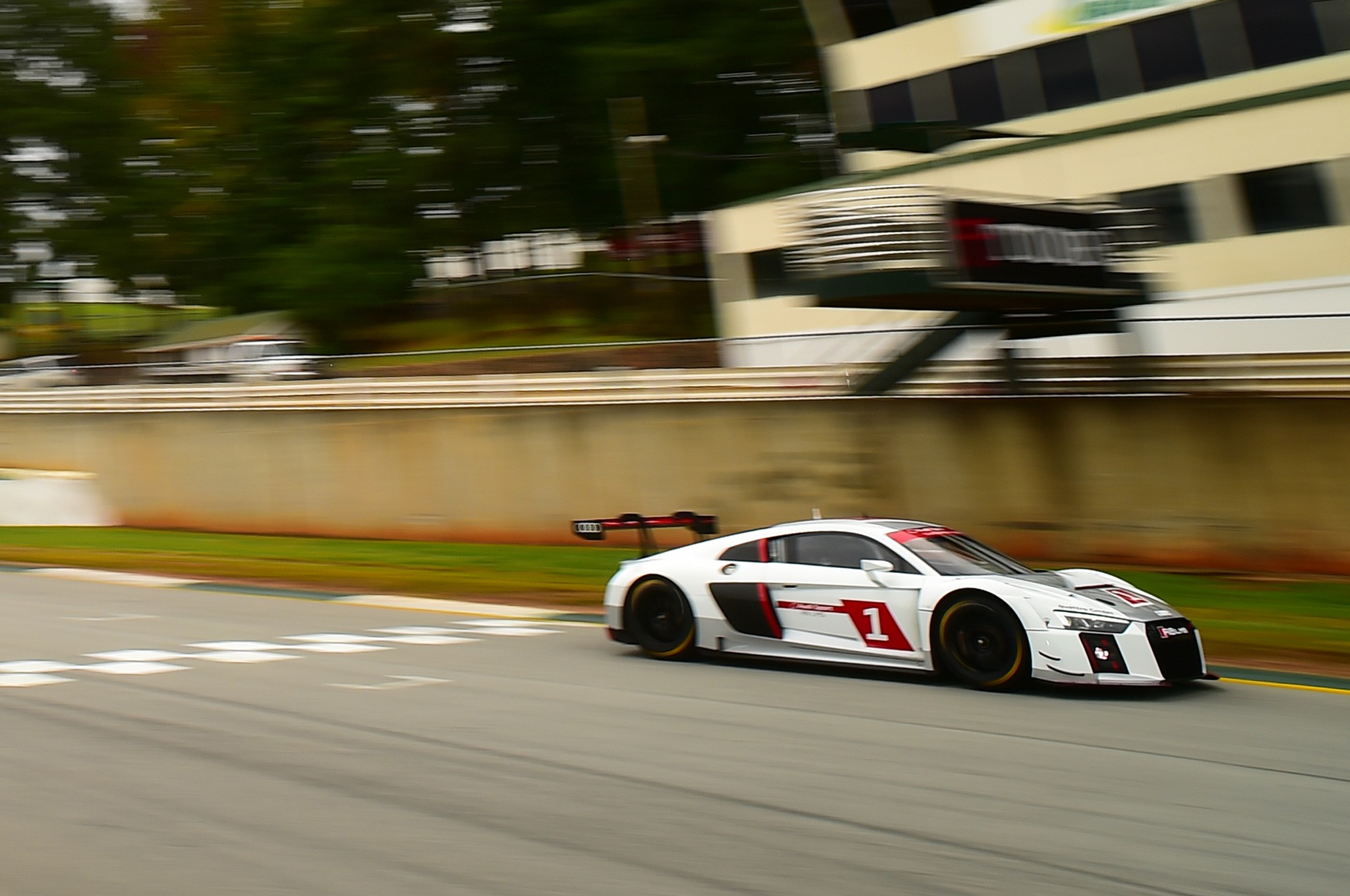 2016 Audi R8 LMS front three quarter in motion 011