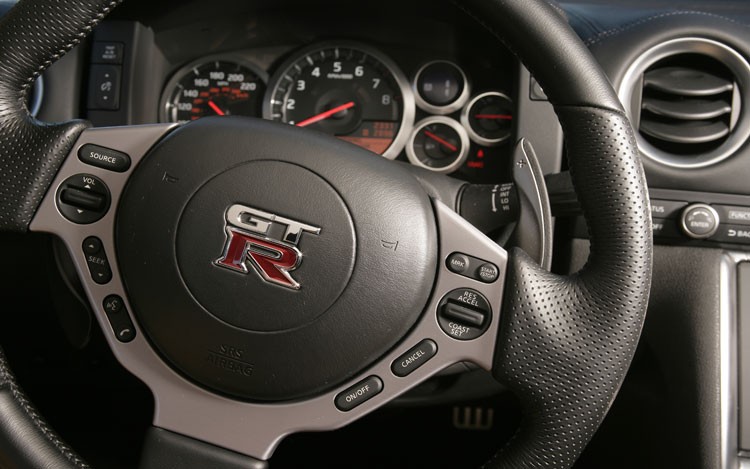 2009 nissan GT R steering wheel