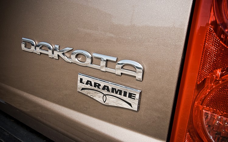 2010 dodge dakota laramie crew cab badge
