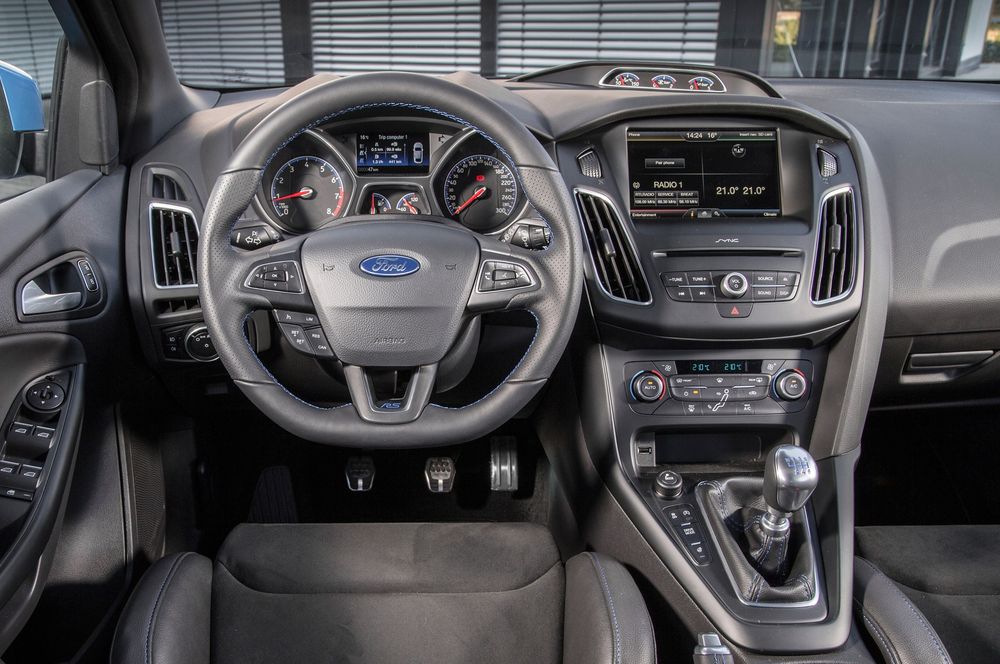 2016 Ford Focus RS cockpit