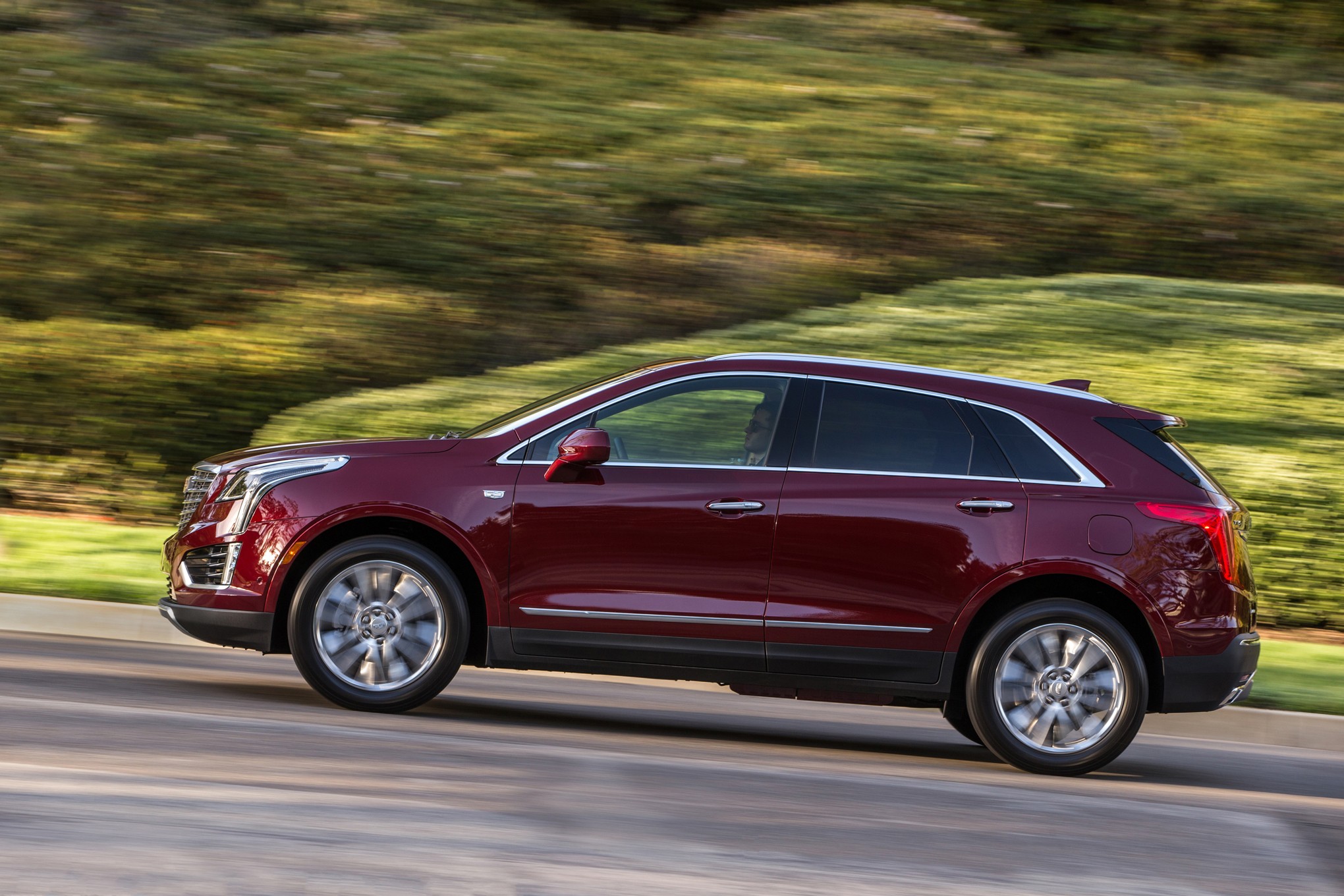 2017 Cadillac XT5 side in motion
