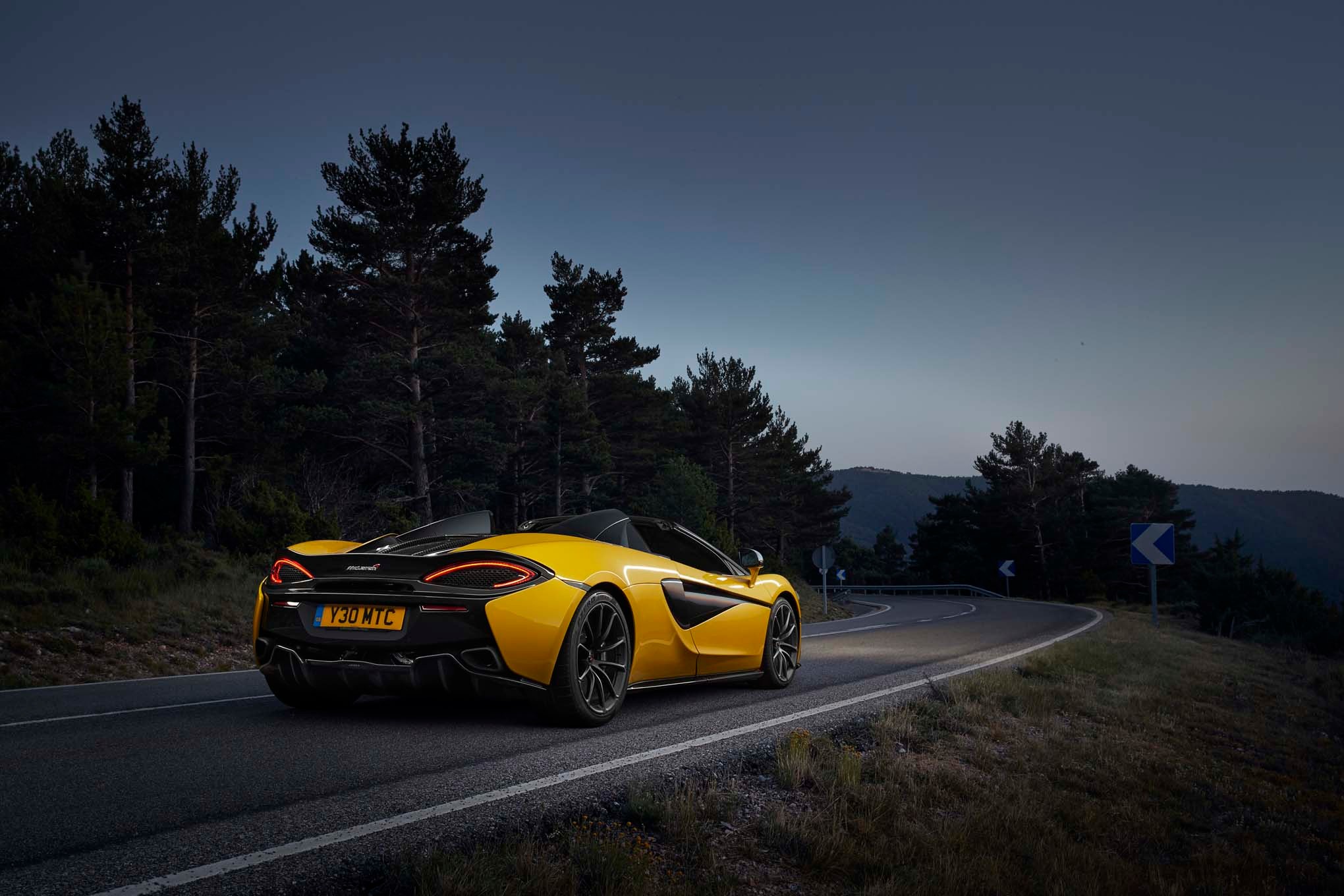 2017 Mclaren 570S Spider rear three quarter 02