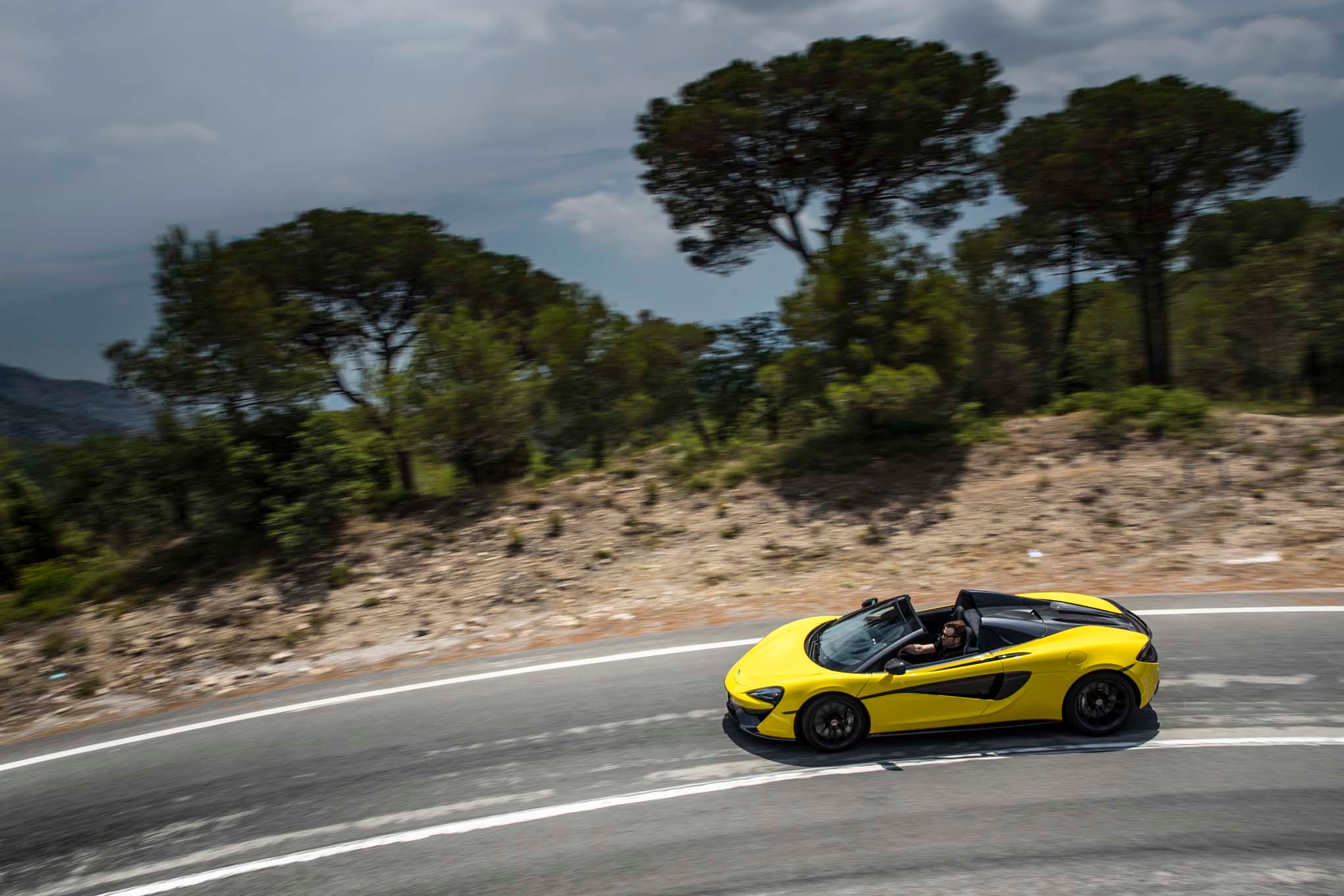2017 Mclaren 570S Spider side in motion 02