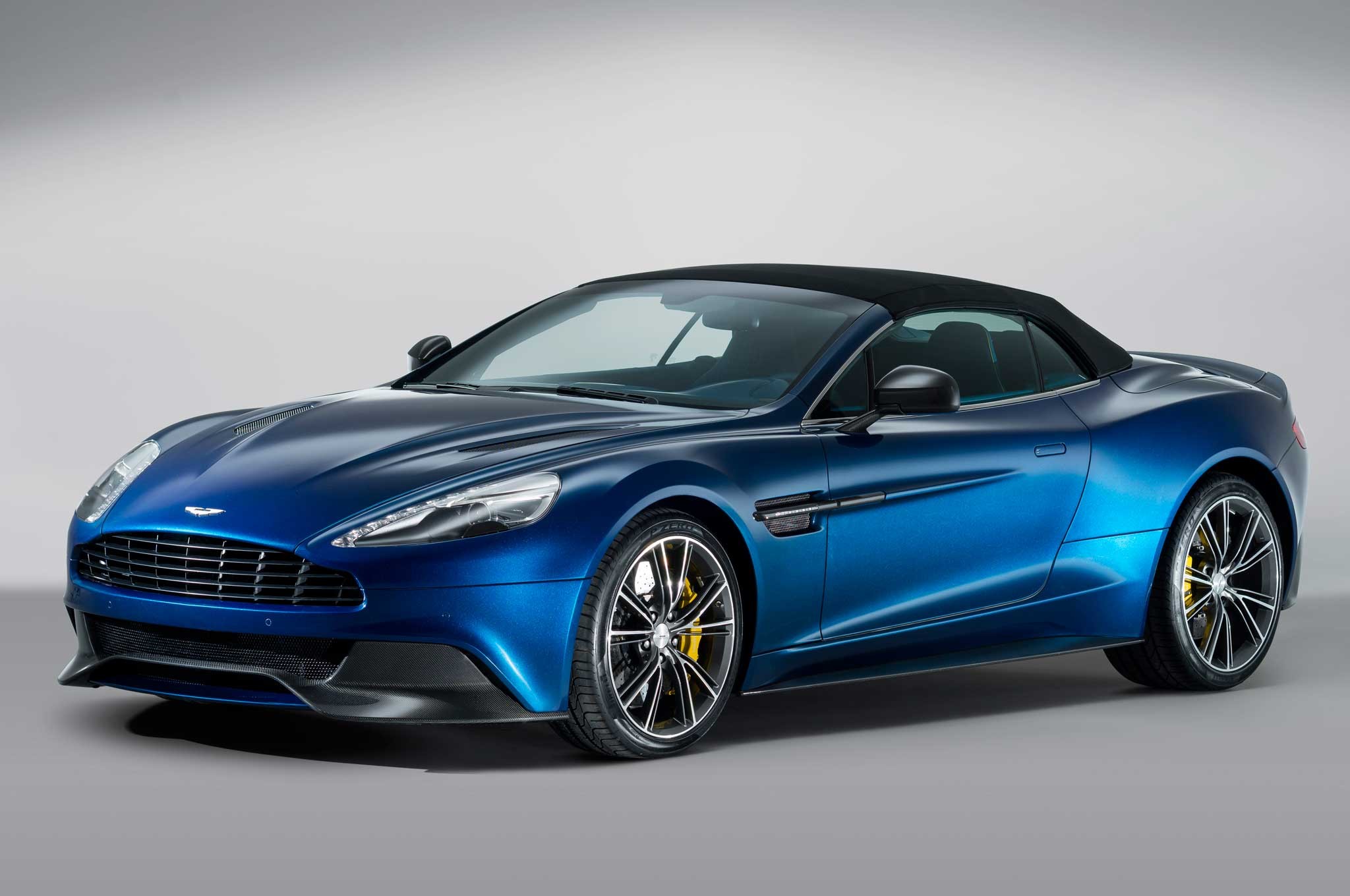 2014 Aston Martin Vanquish Volante front three quarter roof up1