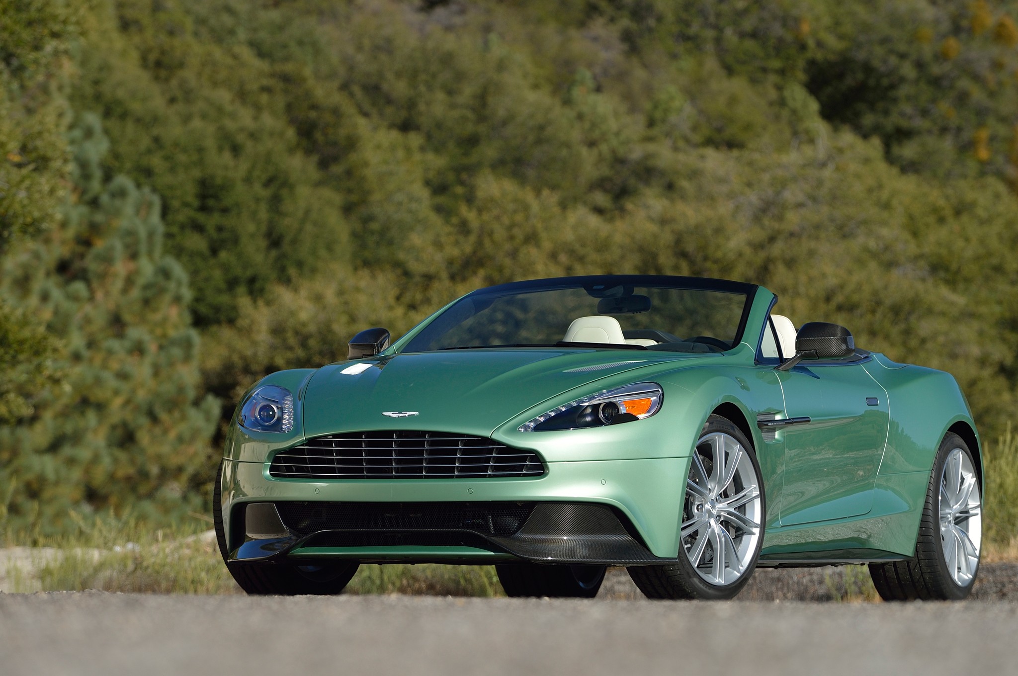 2014 Aston Martin Vanquish Volante front end