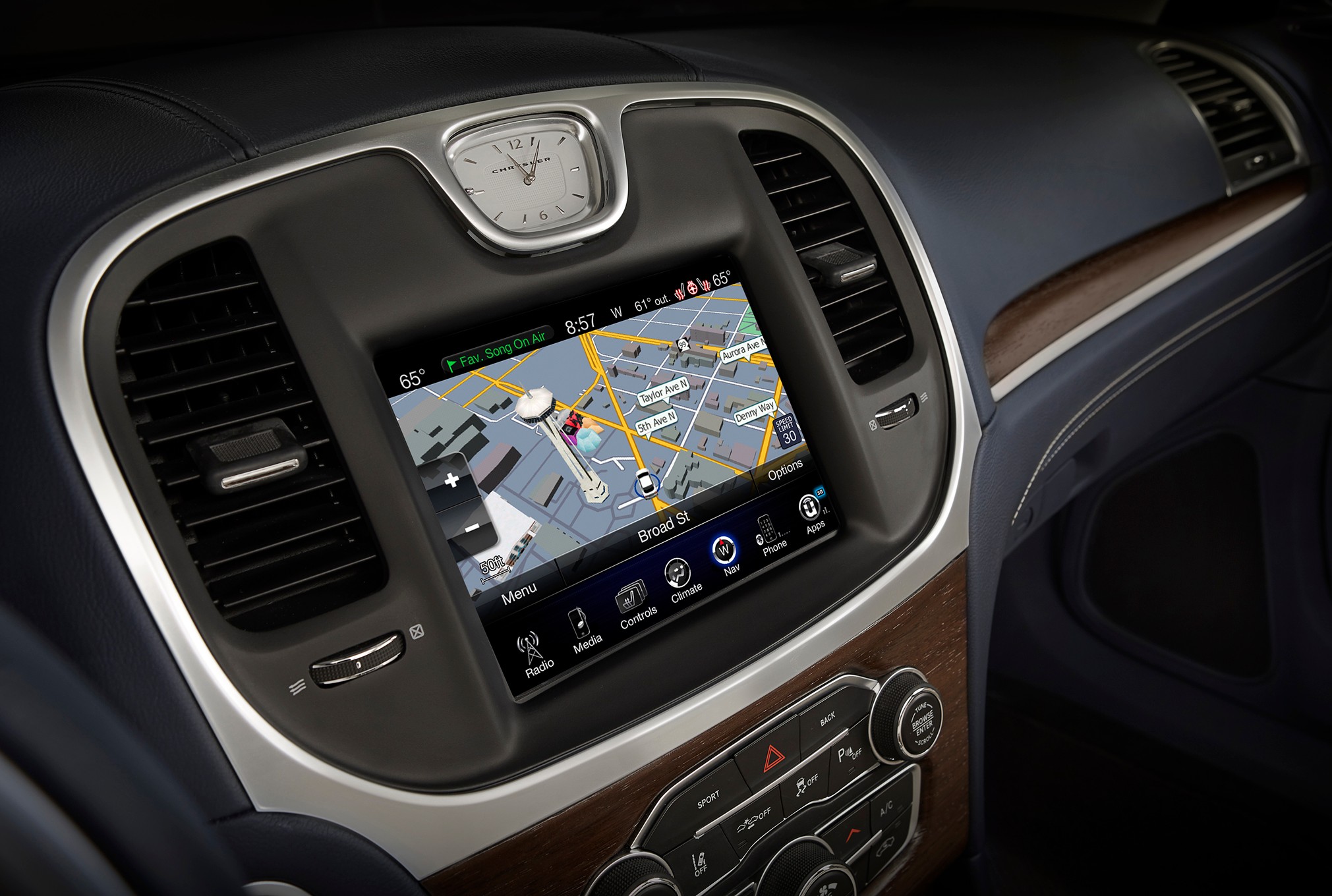 2015 Chrysler 300C Platinum navigation