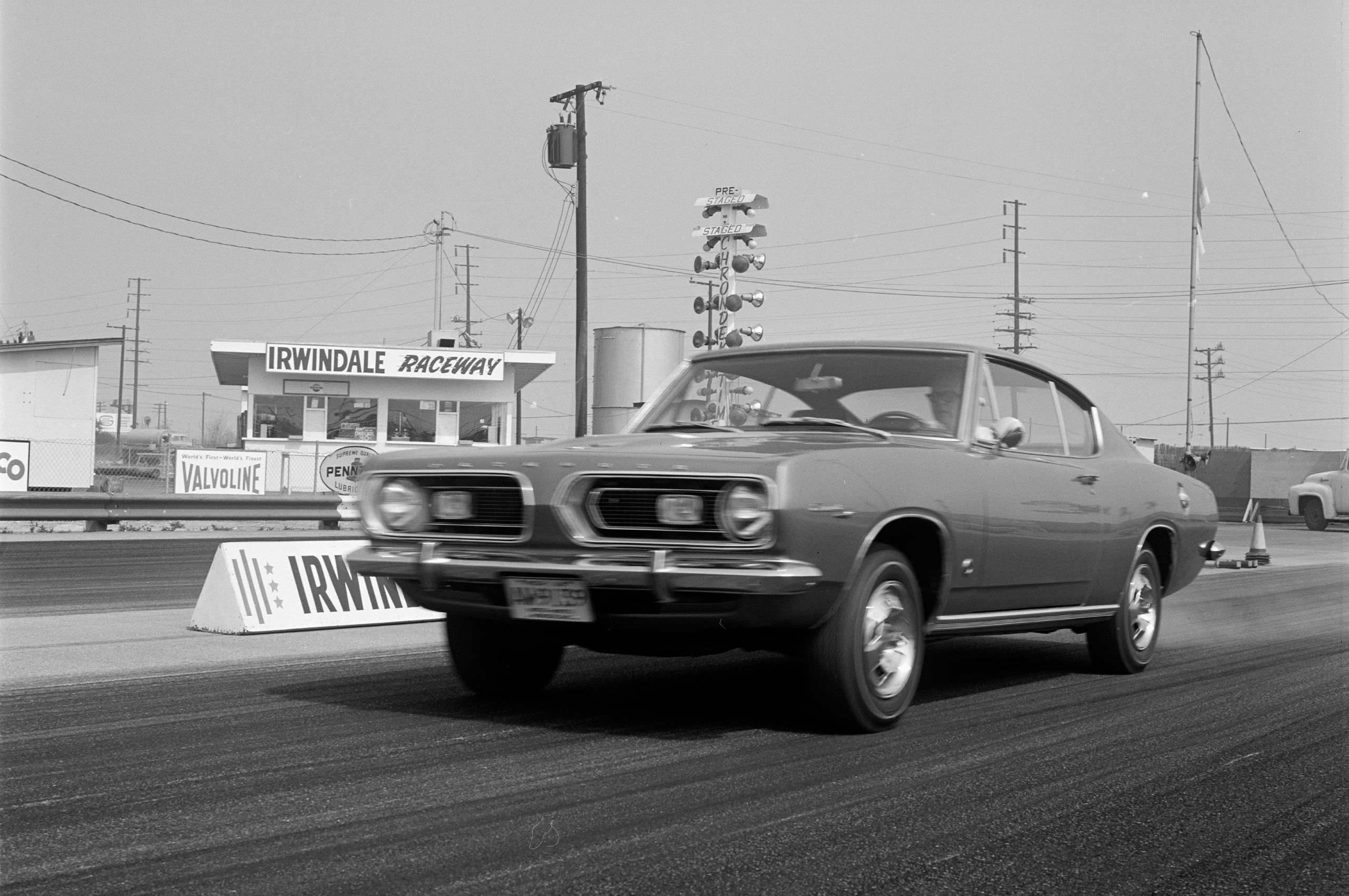 001 wind 1967 plymouth barracuda dragstrip action alt
