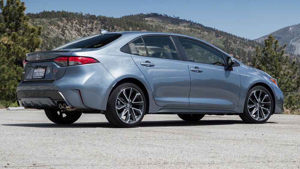 2020 Toyota Corolla XSE Sedan rear three quarter