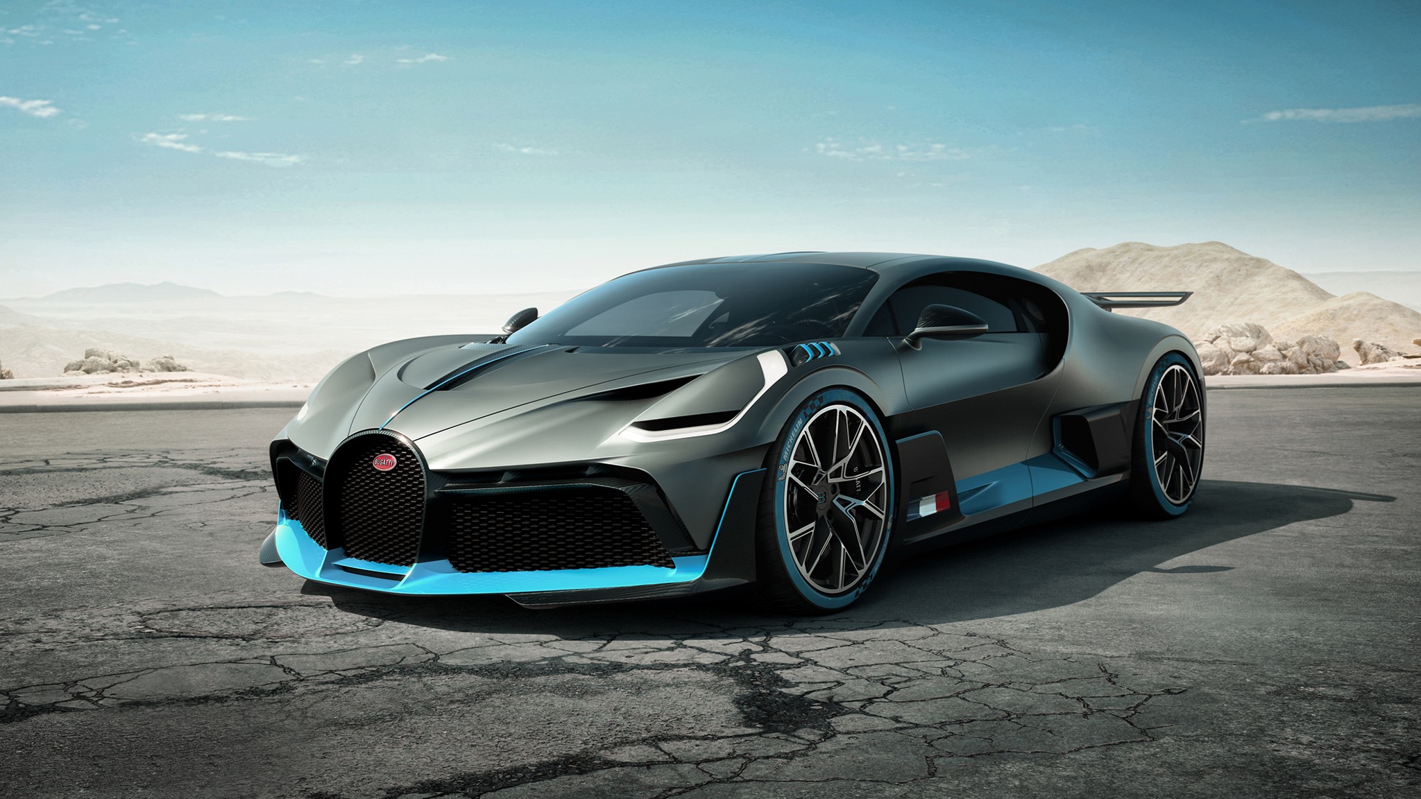 Bugatti Divo front three quarter 3