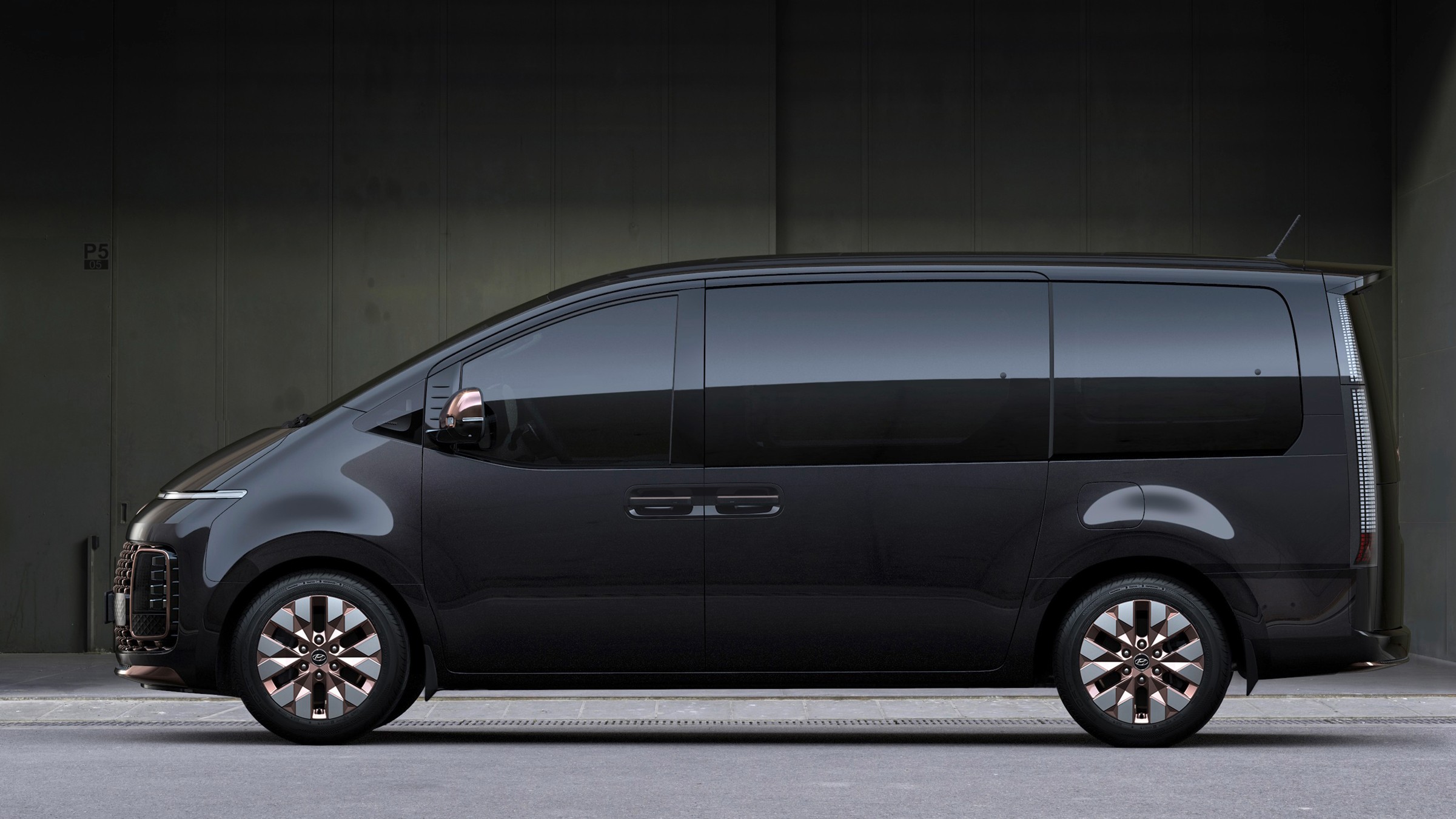 Hyundai Staria Van 4