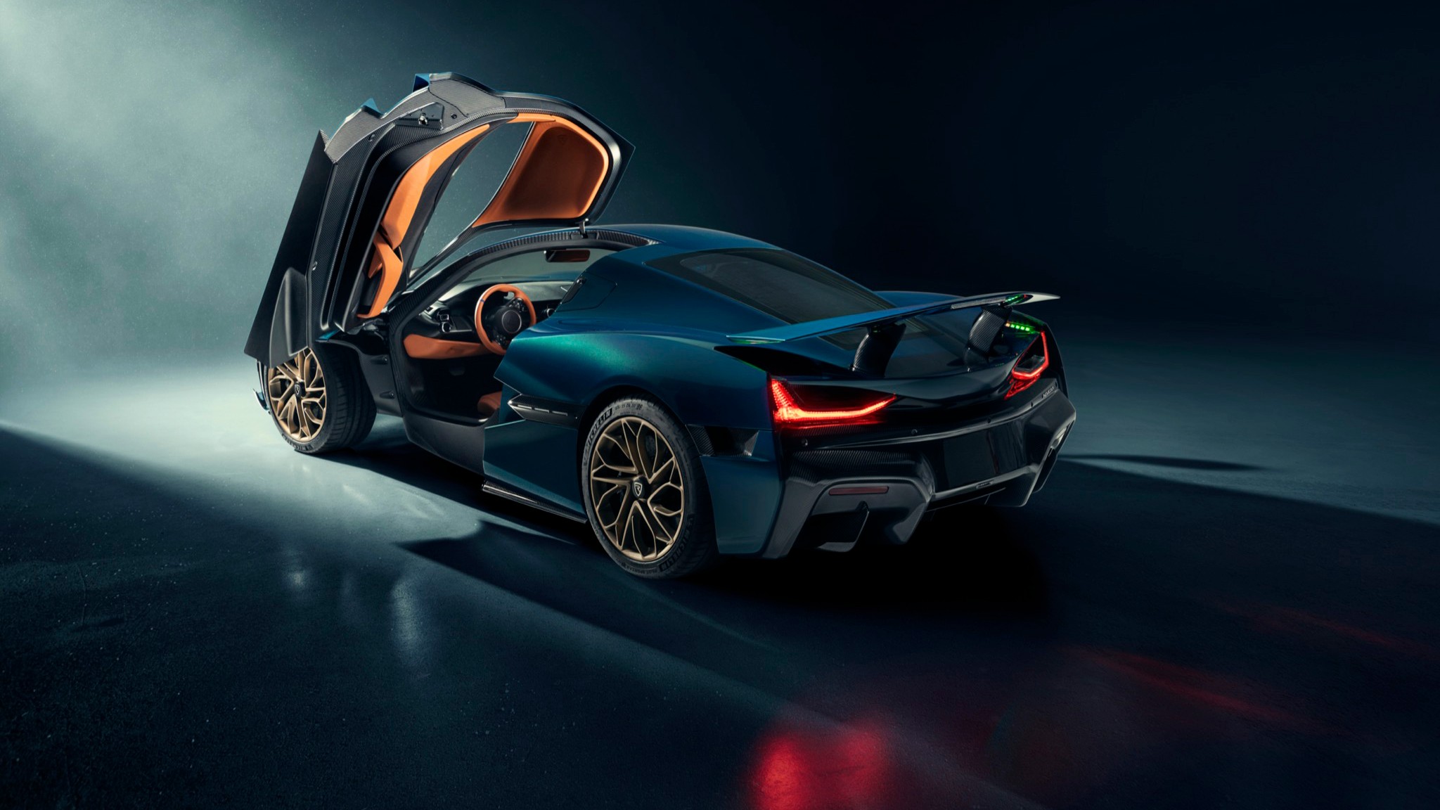 RIMAC NEVERA REAR 34 open