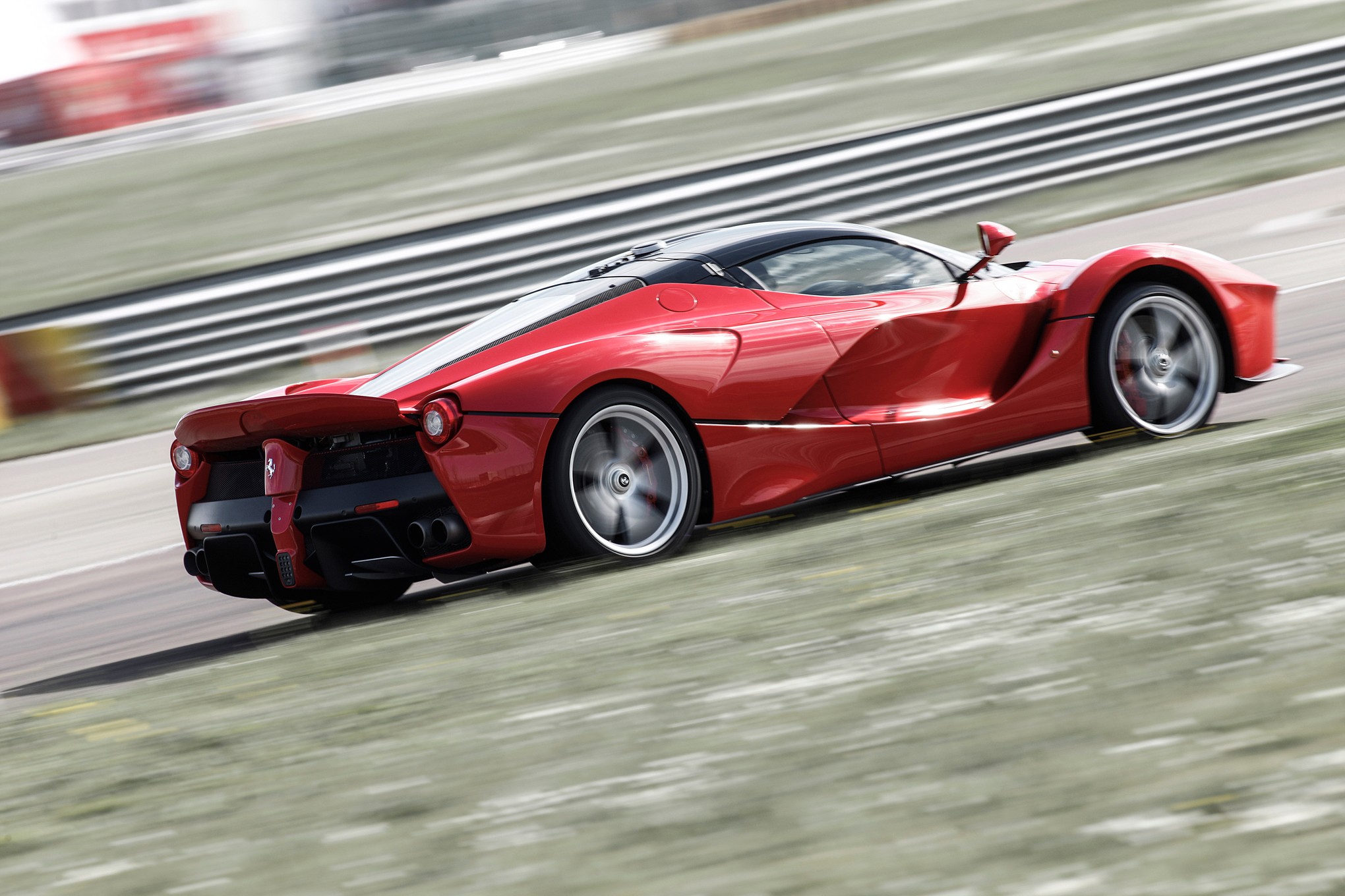 Ferrari-LaFerrari-rear-three-quarter-in-motion-05