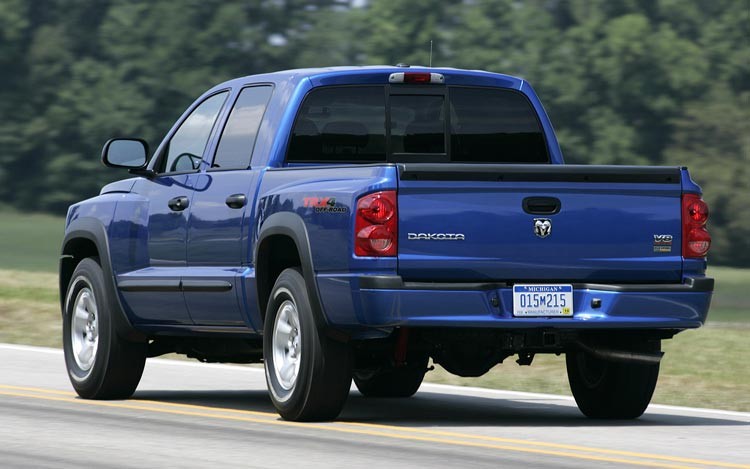 112_0707_01z 2008_dodge_dakota rear_three_quarter_view