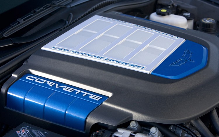112_0810_02z 2009_chevrolet_corvette_ZR1 engine