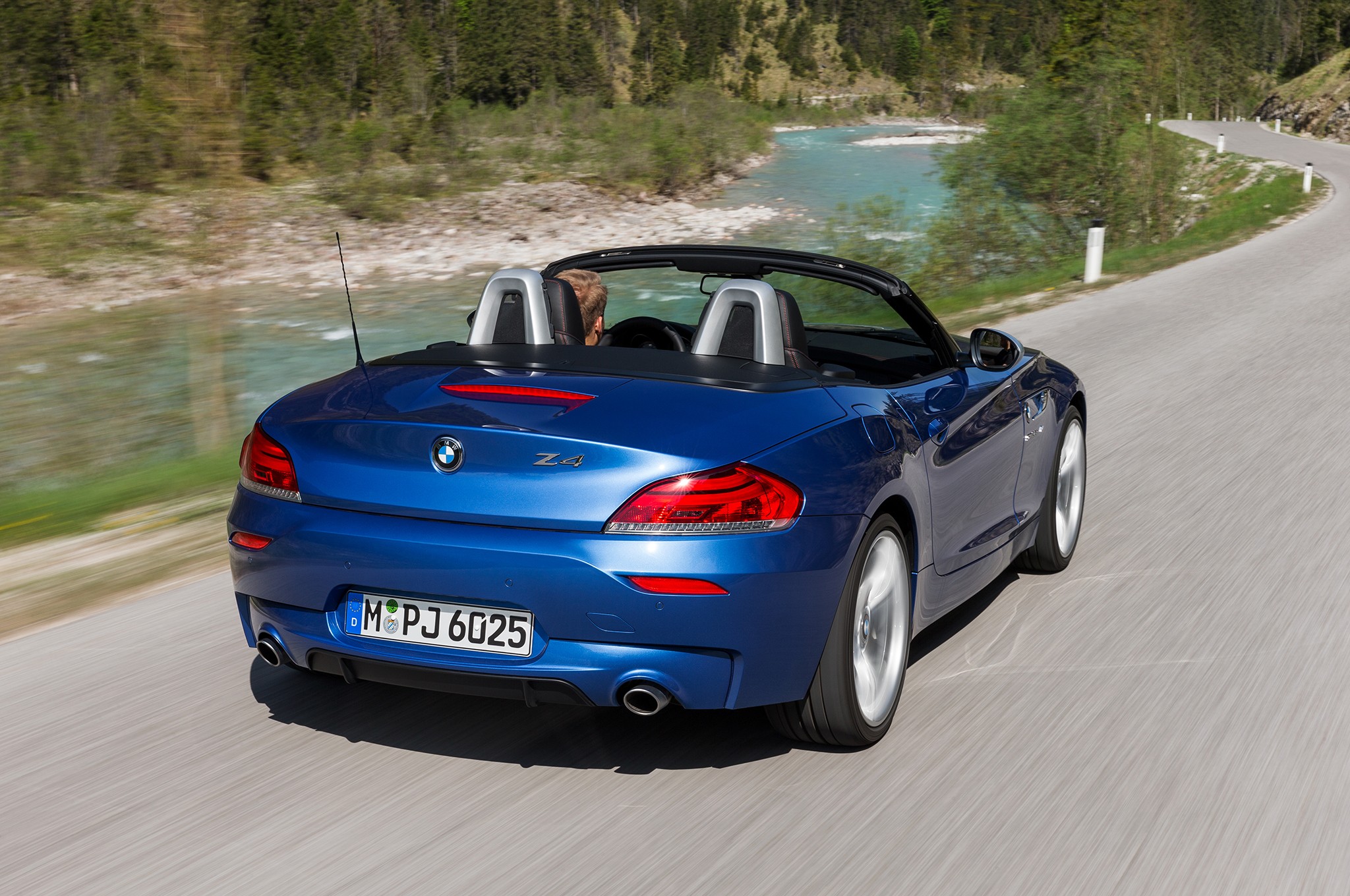 2016 BMW Z4 rear three quarter in motion 03