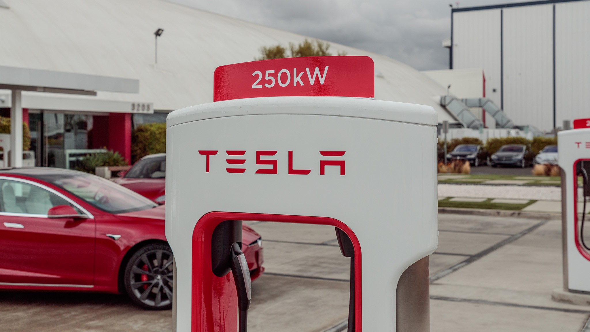 Tesla V3 Supercharger 01