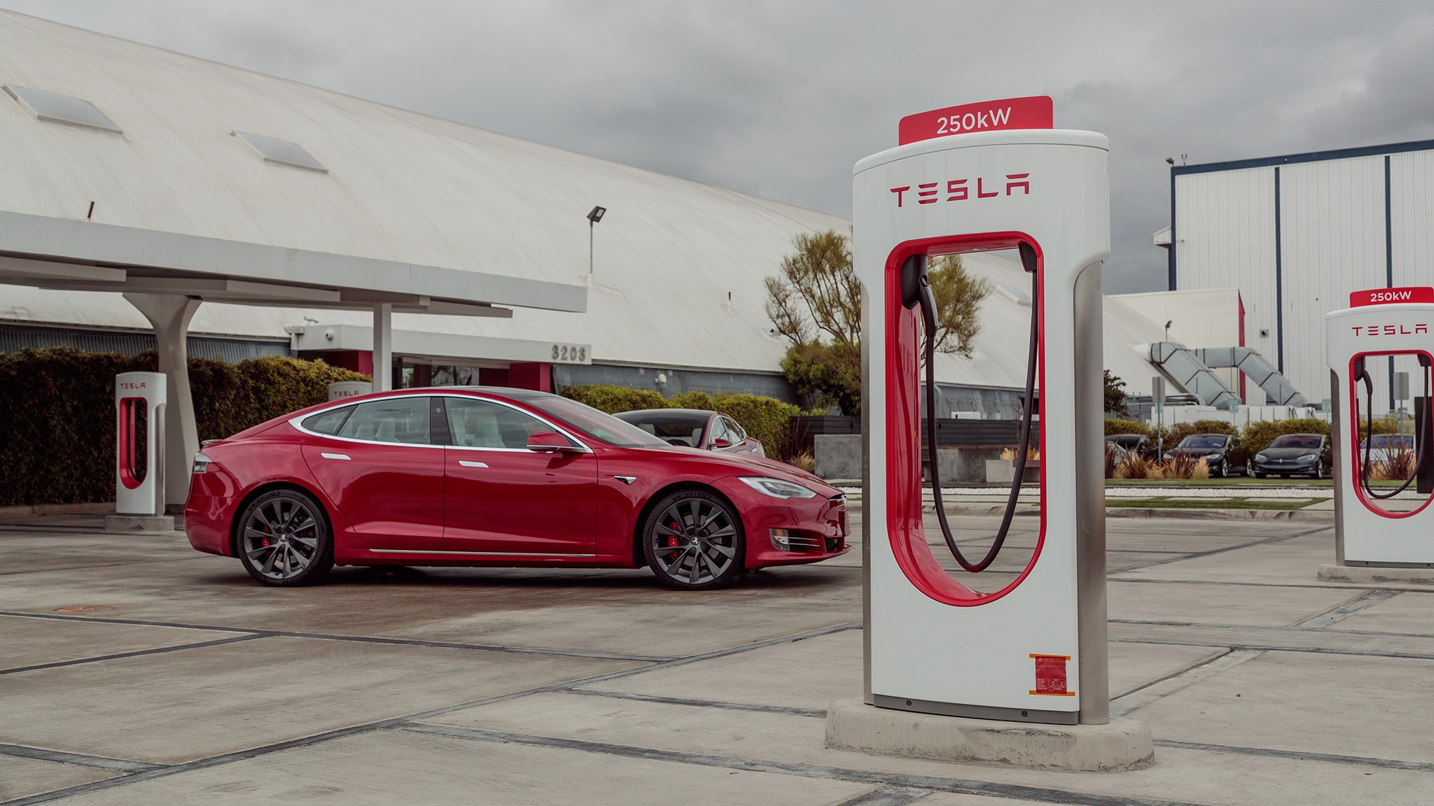 Tesla V3 Supercharger 02