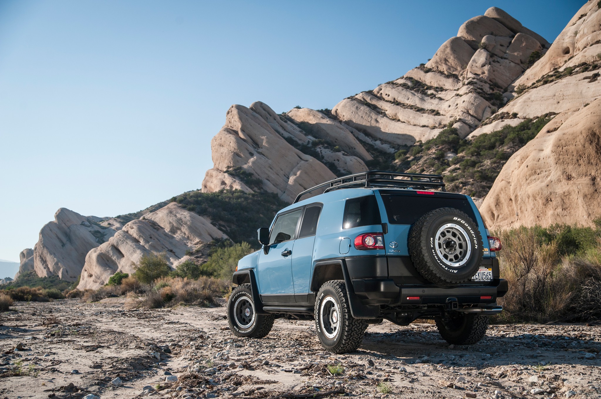 2014-Toyota-FJ-Cruiser-Trail-Teams-Ultimate-Edition-rear-three-quarters