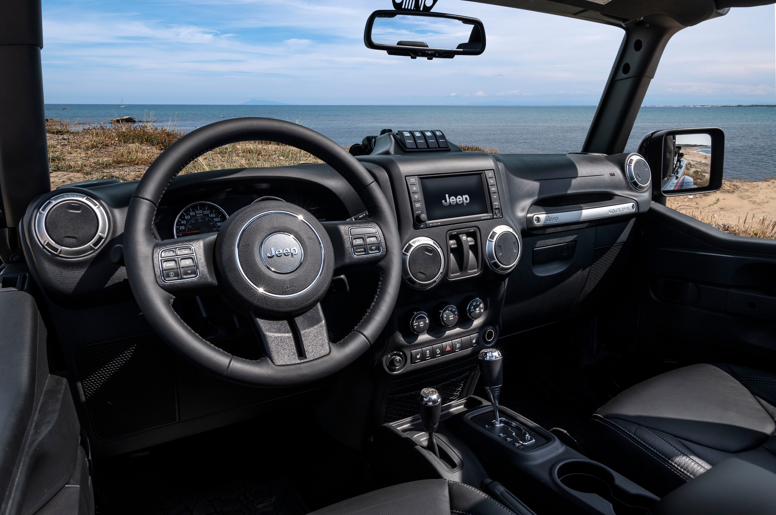 Jeep Wrangler Carabinieri interior