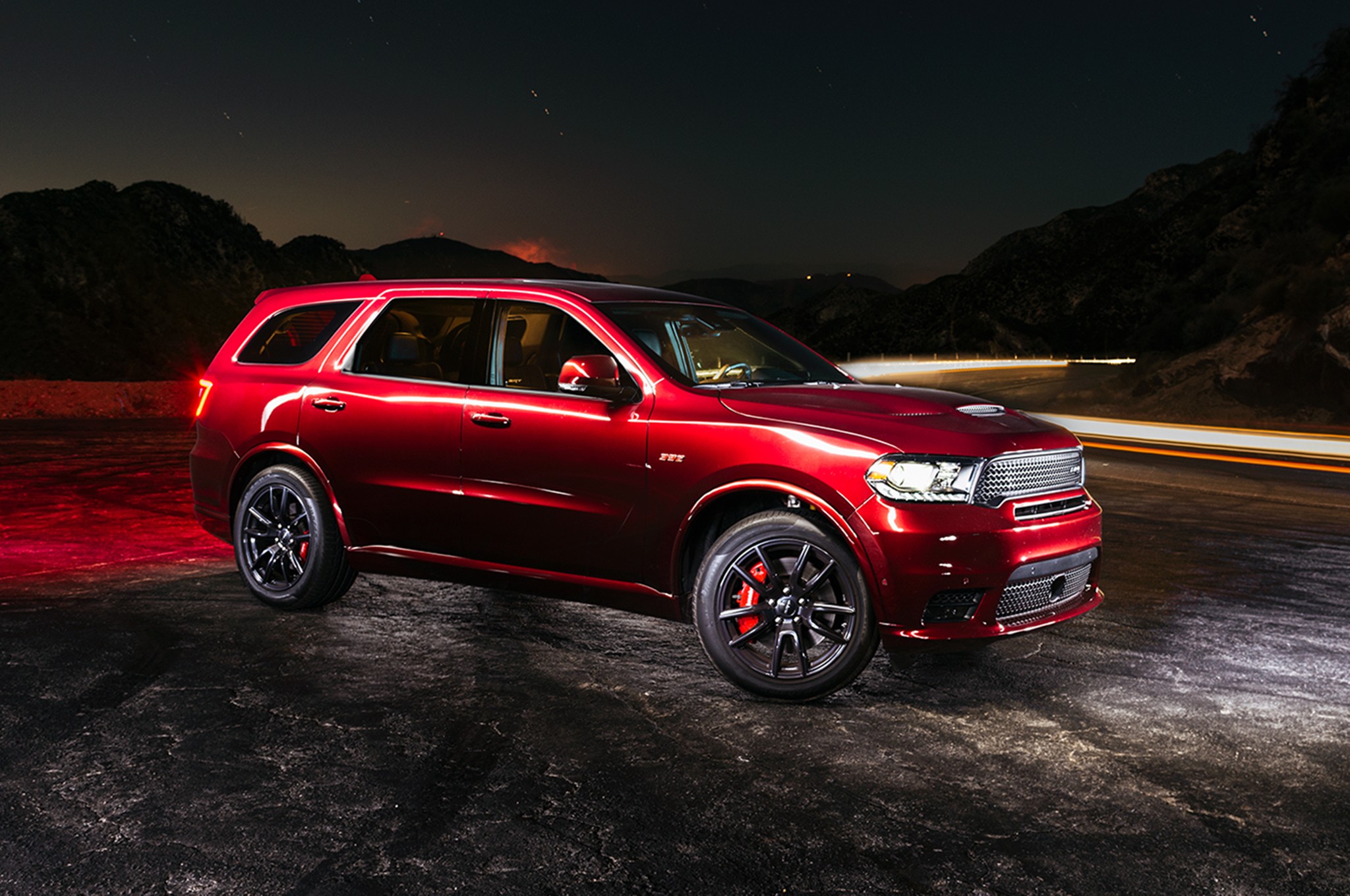2018 Dodge Durango SRT front three quarter 03